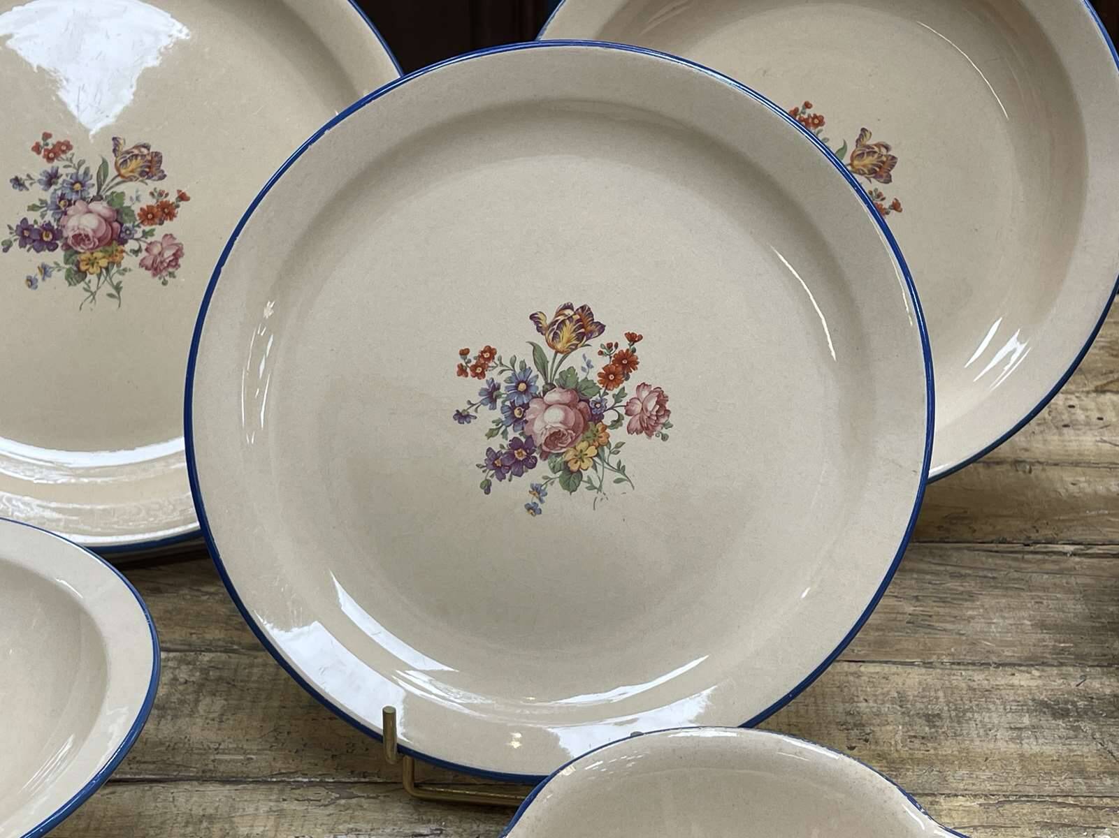 Salins Les Bains earthenware dinner service - 72 pieces