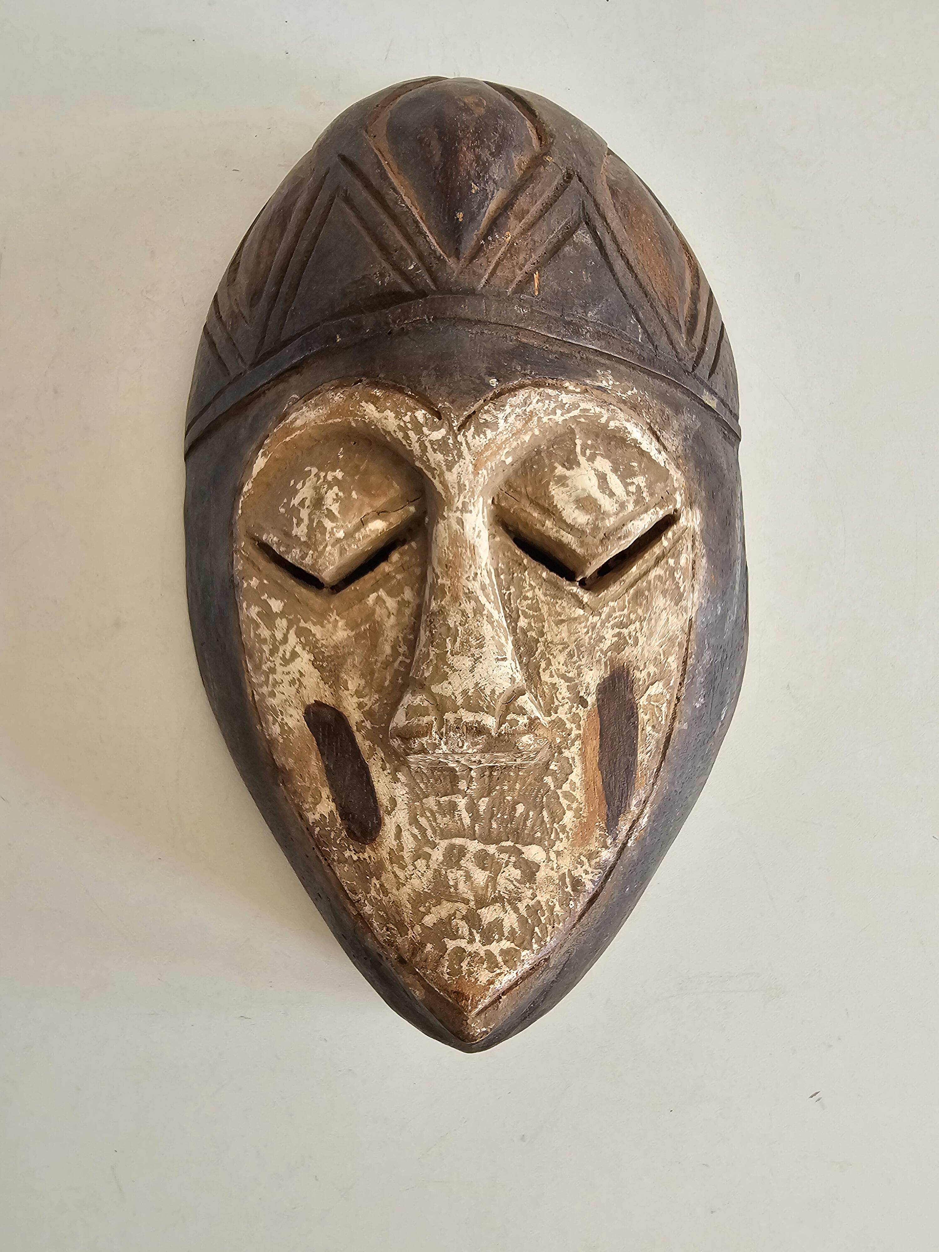 Ancient African mask (Tribe to be identified) Kwele Punu African tribal art
