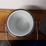 Ice bucket