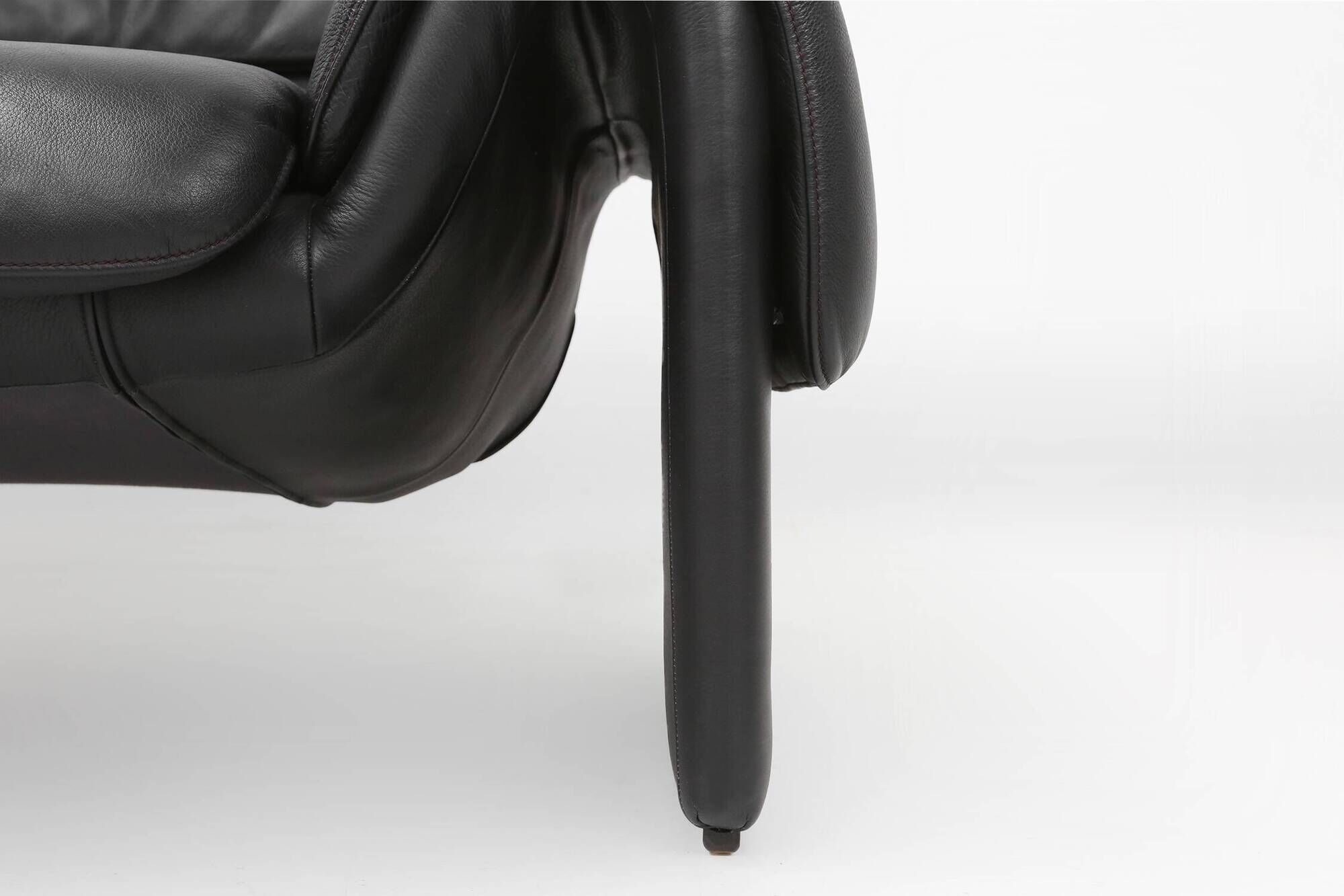 Iconic black leather DS-2011 sofa by De Sede, Switzerland ca. 1980