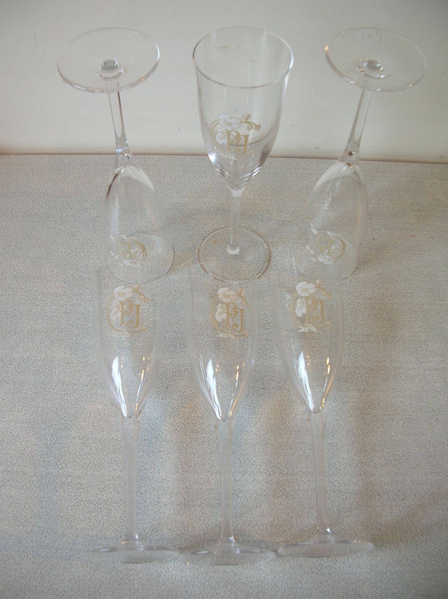 Service 6 flutes in champagne Perrier Jouët floral decoration tableware deco party