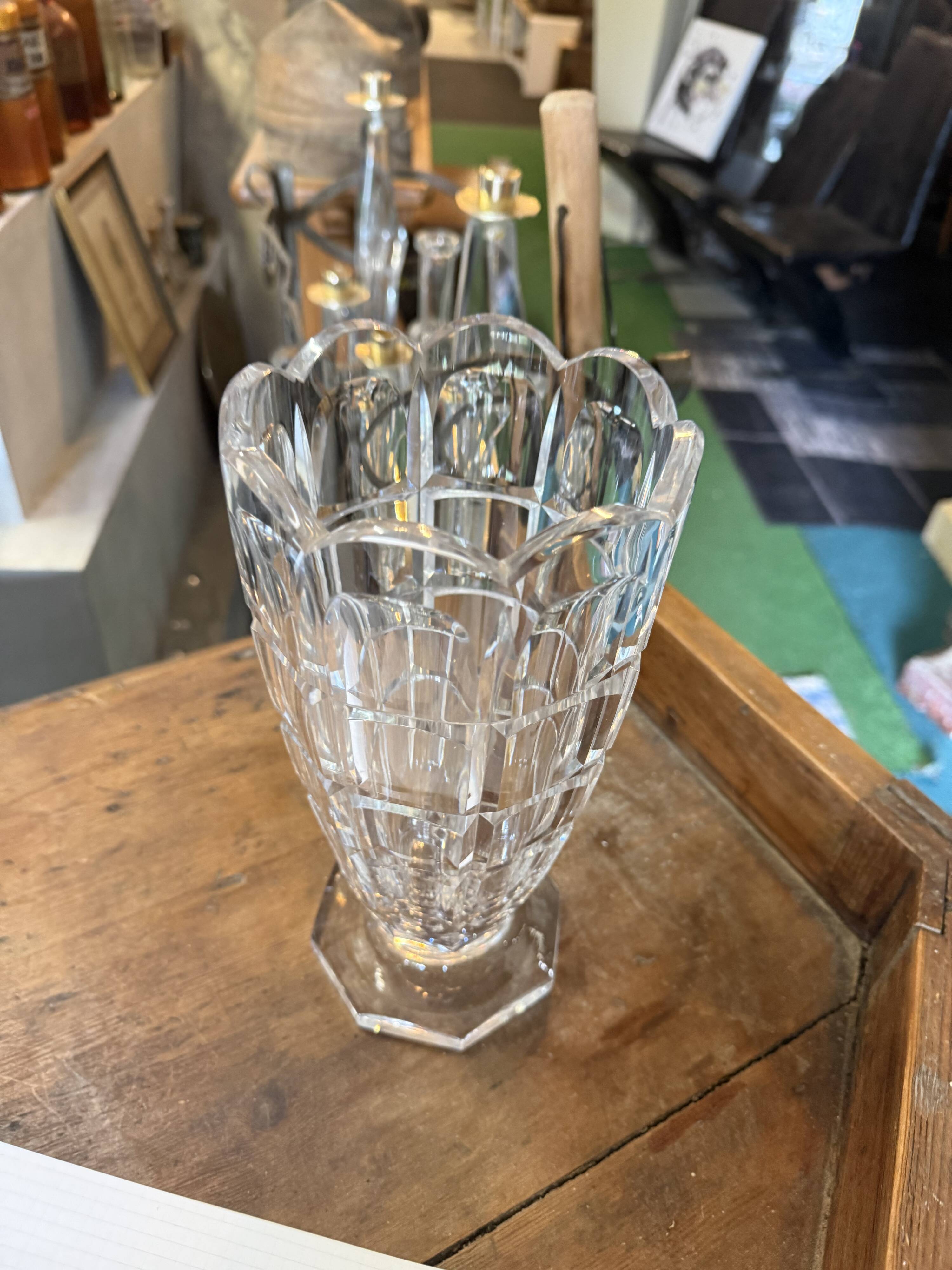 Vase corolle en cristal taillé