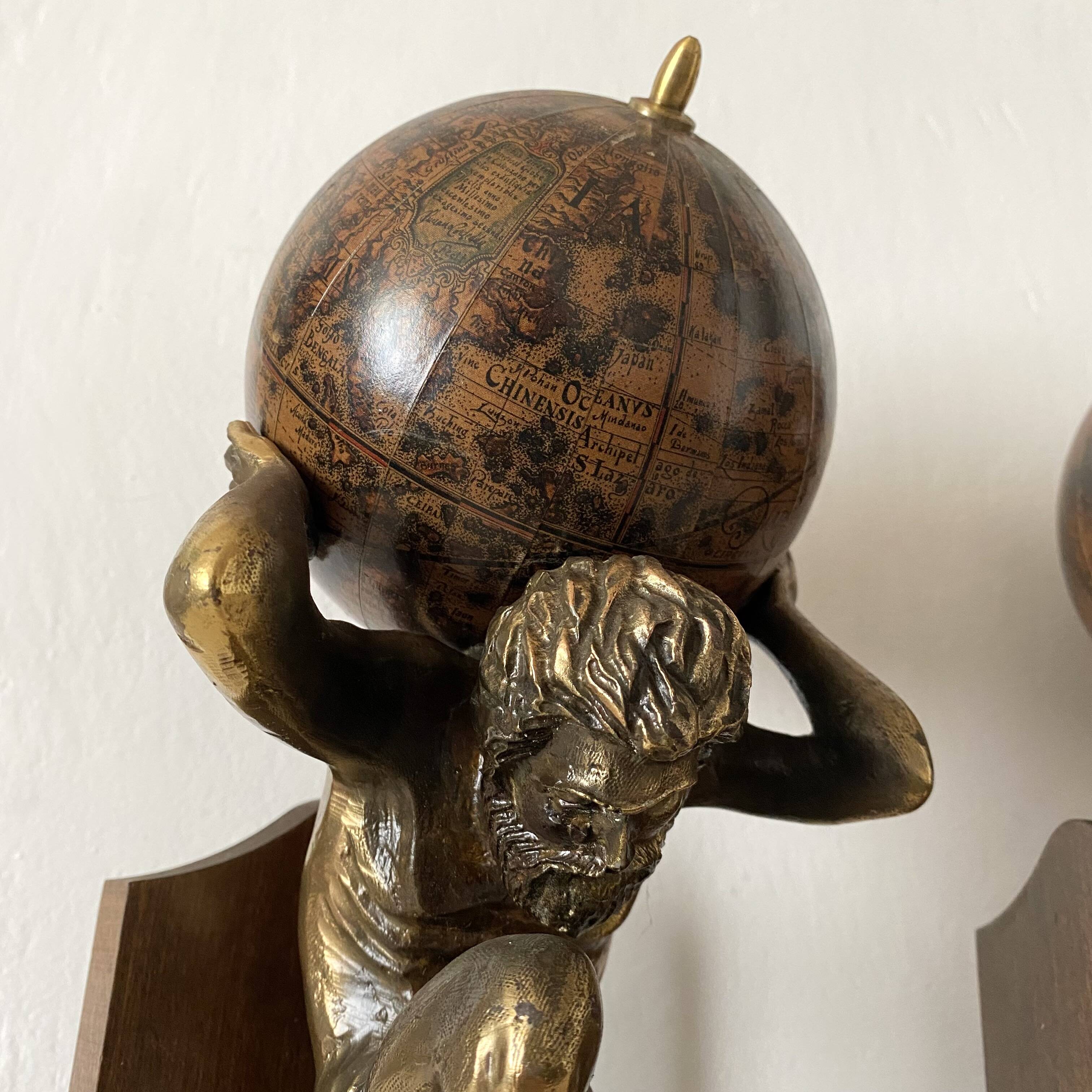 Serre-livres Atlas , globes style mappemonde ancienne