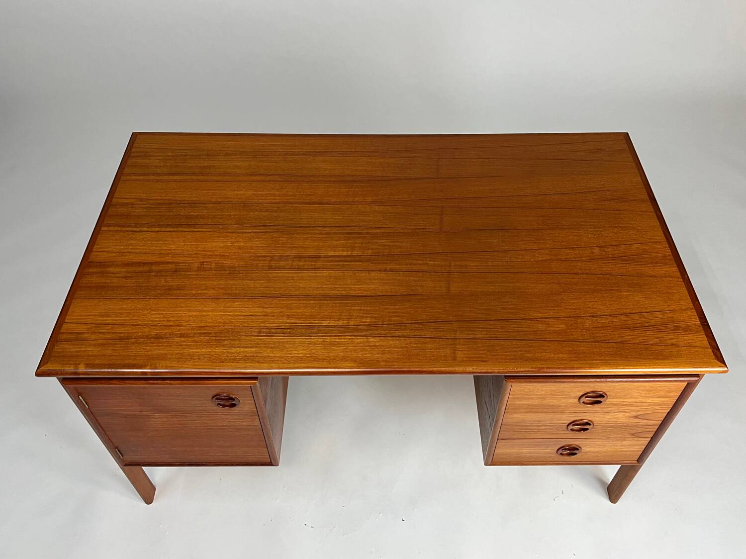 Bureau en teck design danois autoportant Gasvig Møbler vintage milieu du siècle