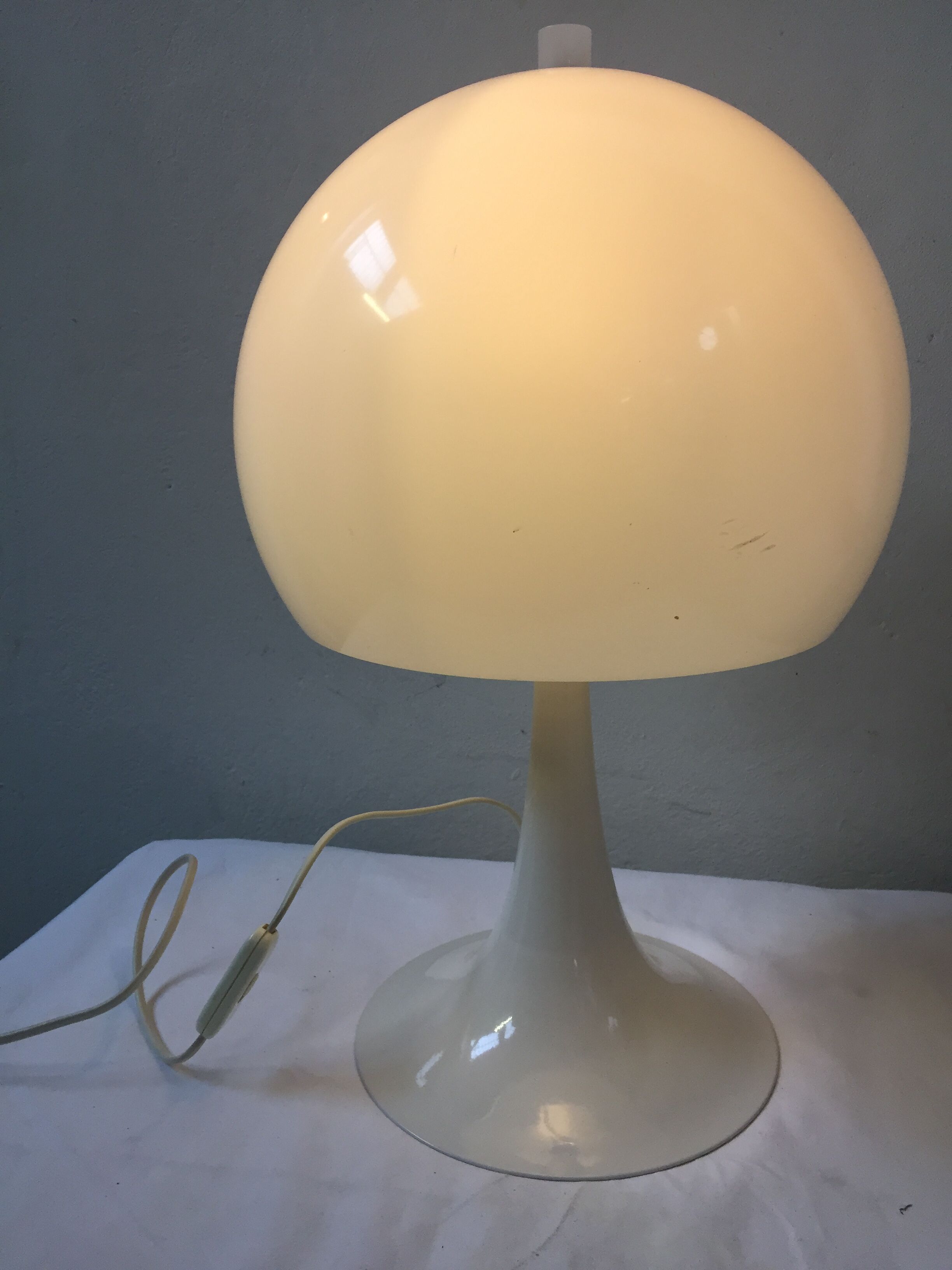 70s White mushroom lamp