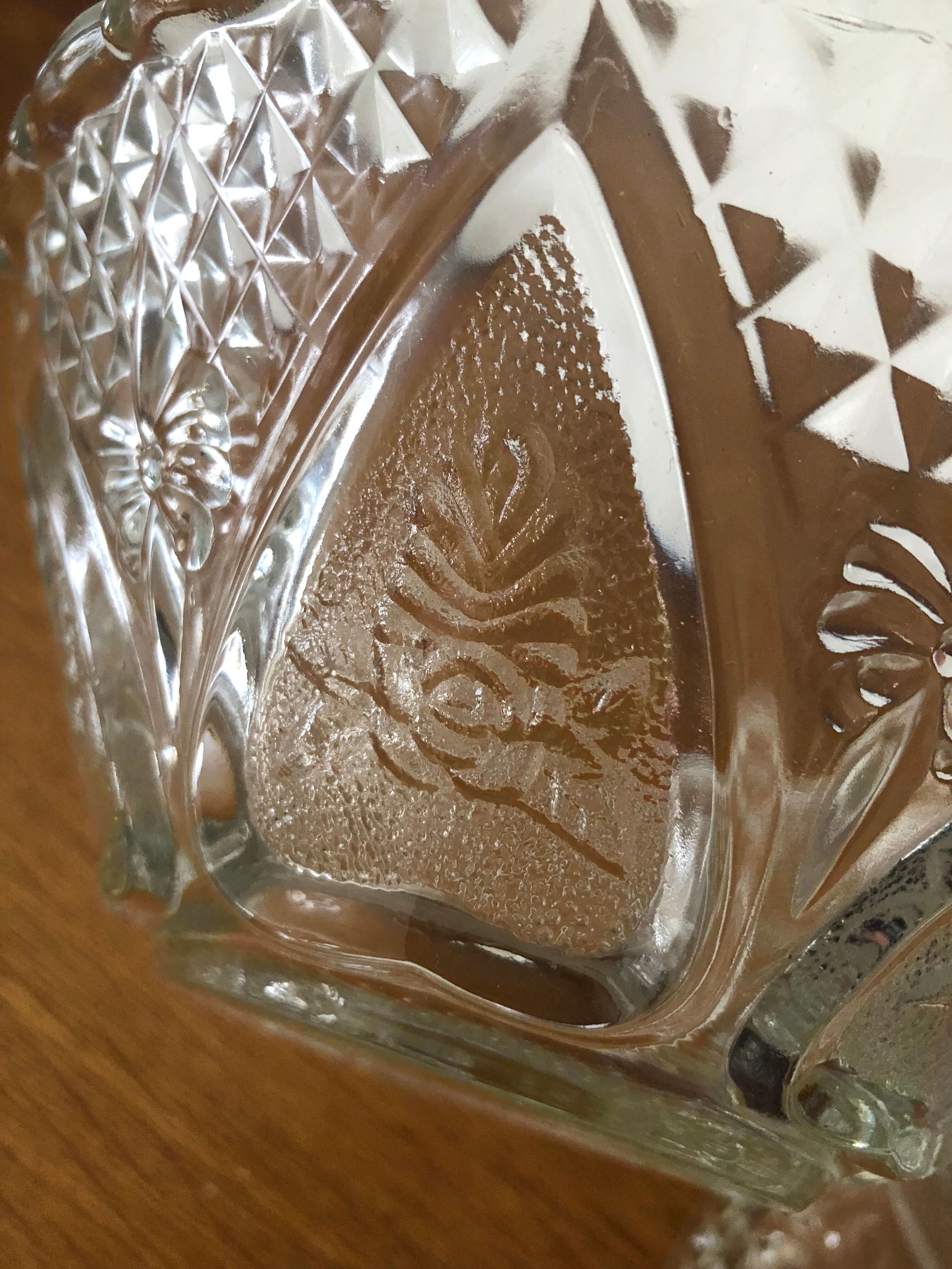 Bonbonnière with cut glass lid