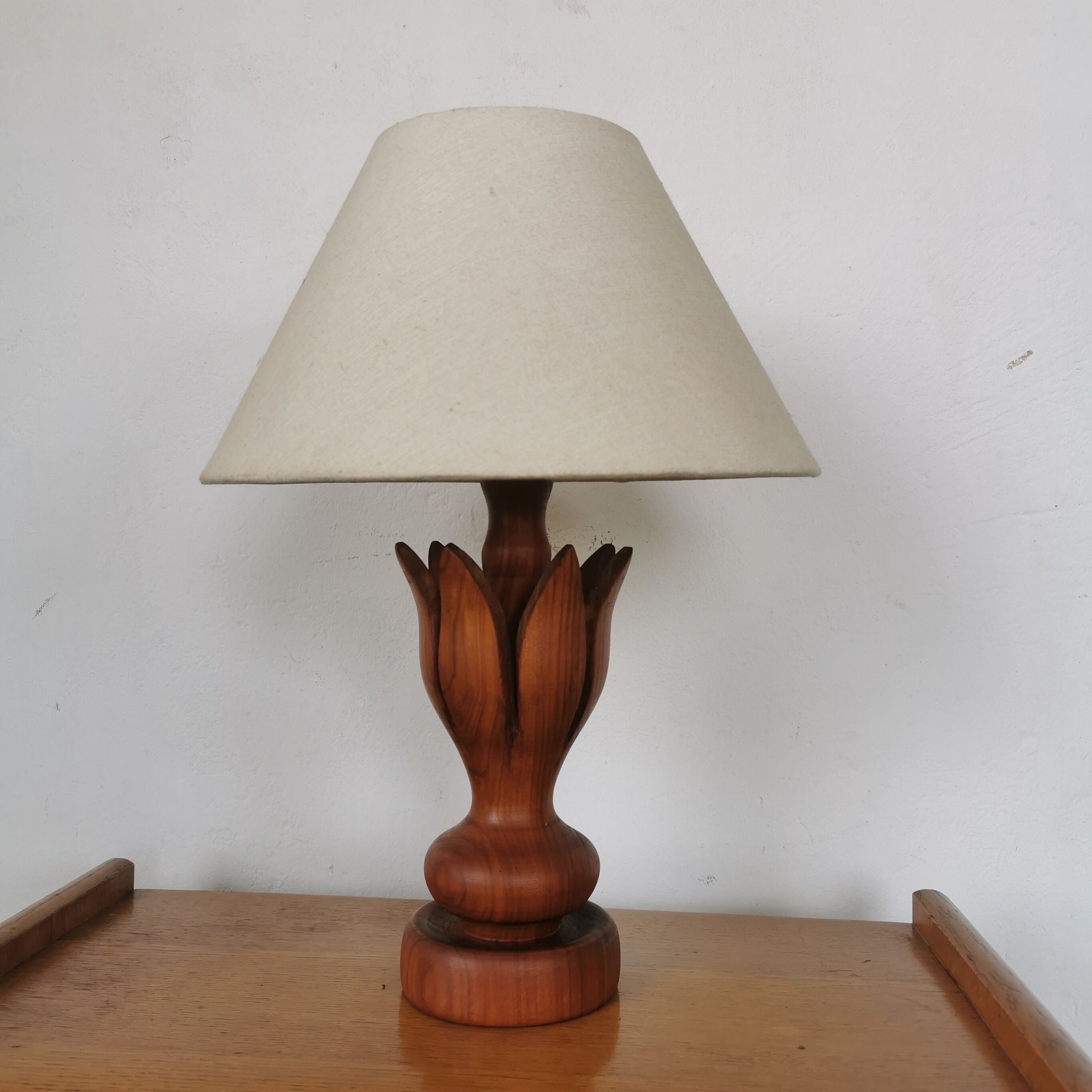 Wooden table lamp in the shape of a flower