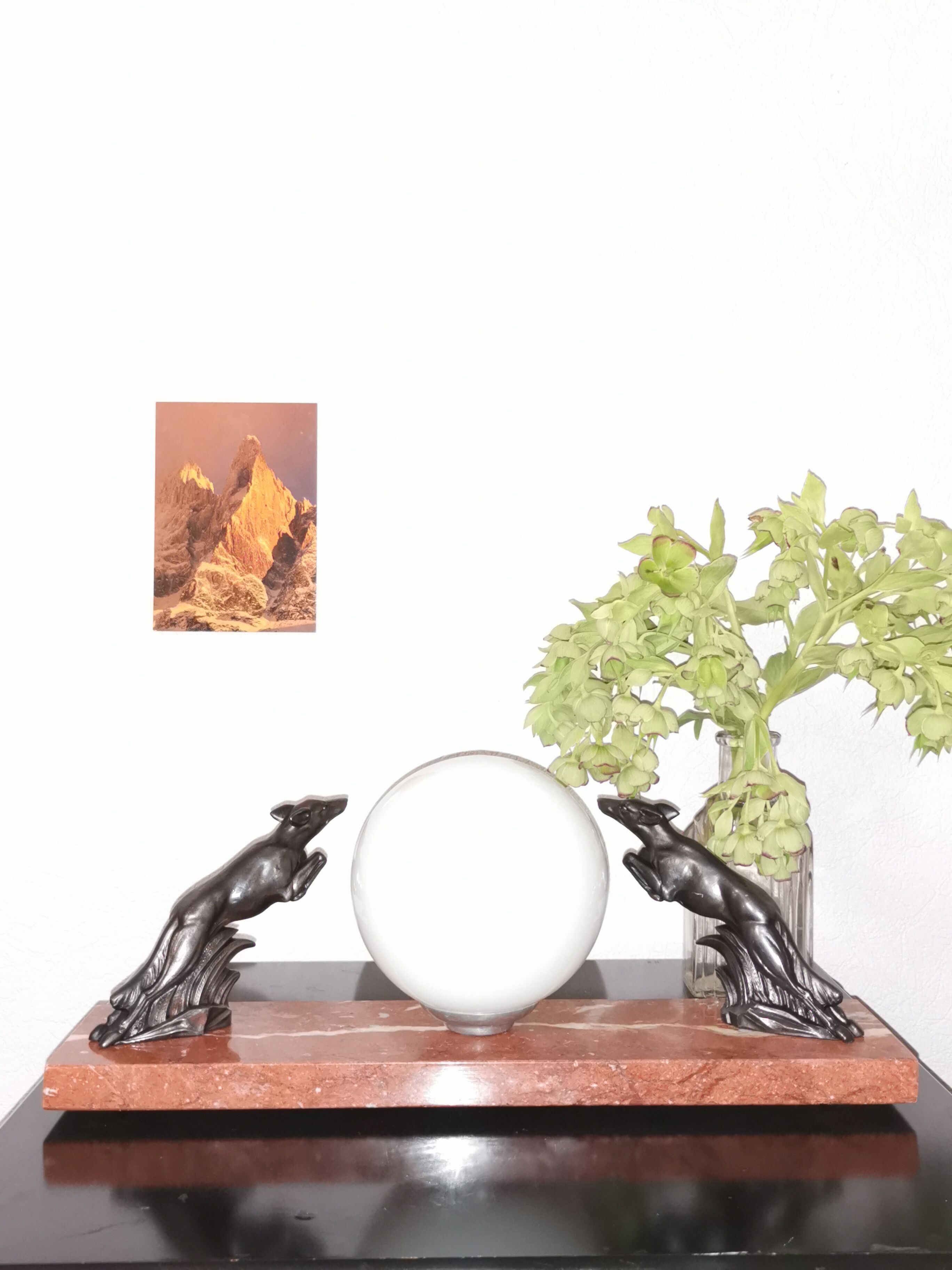 Art deco lamp, marble, globe, opaline and greyhounds in regulation, 1930