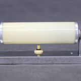 Applique murale tubulaire chromée de style Bauhaus des années 1930, abat-jour en verre crème, Tchécoslovaquie, ESČ