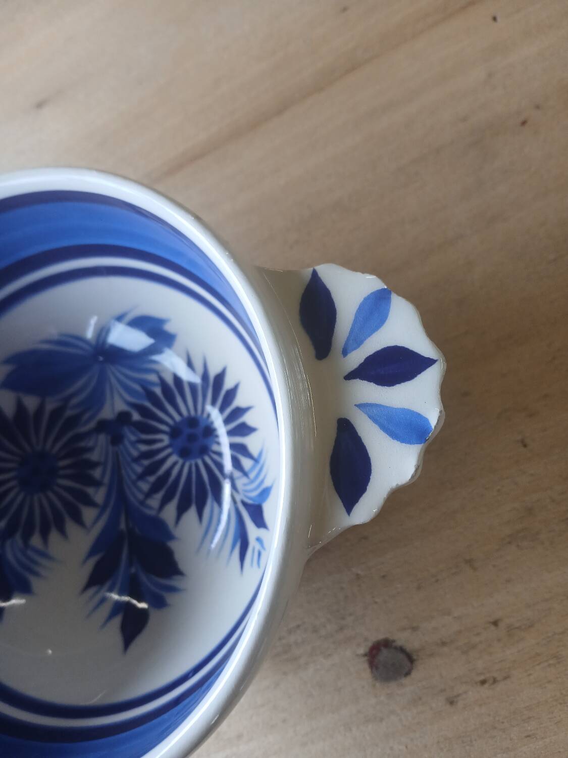 Antique art earthenware ear bowl