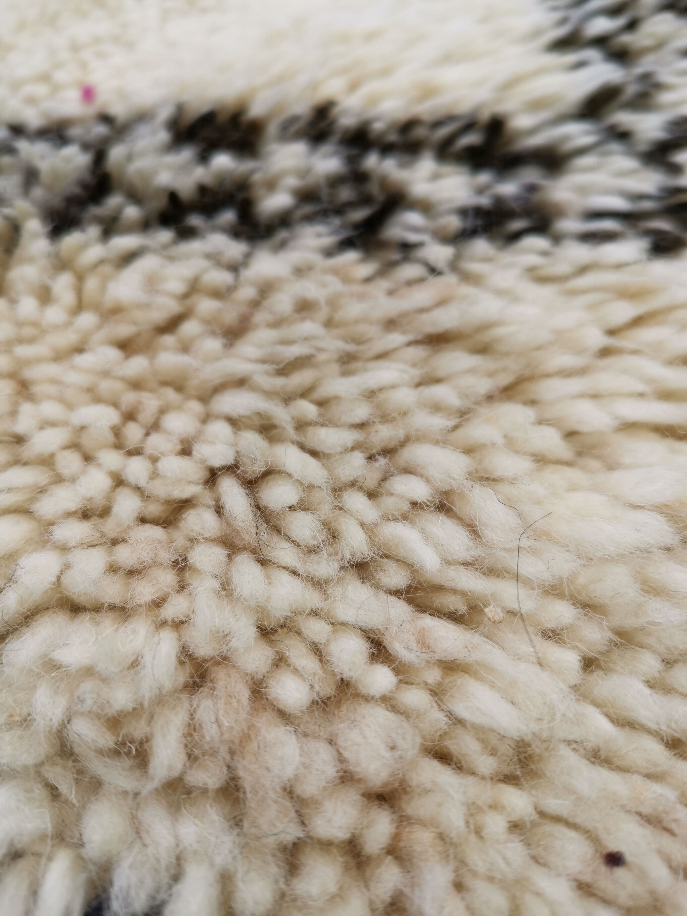 Tapis beni ouarain berbere en laine fait main 190x200 cm