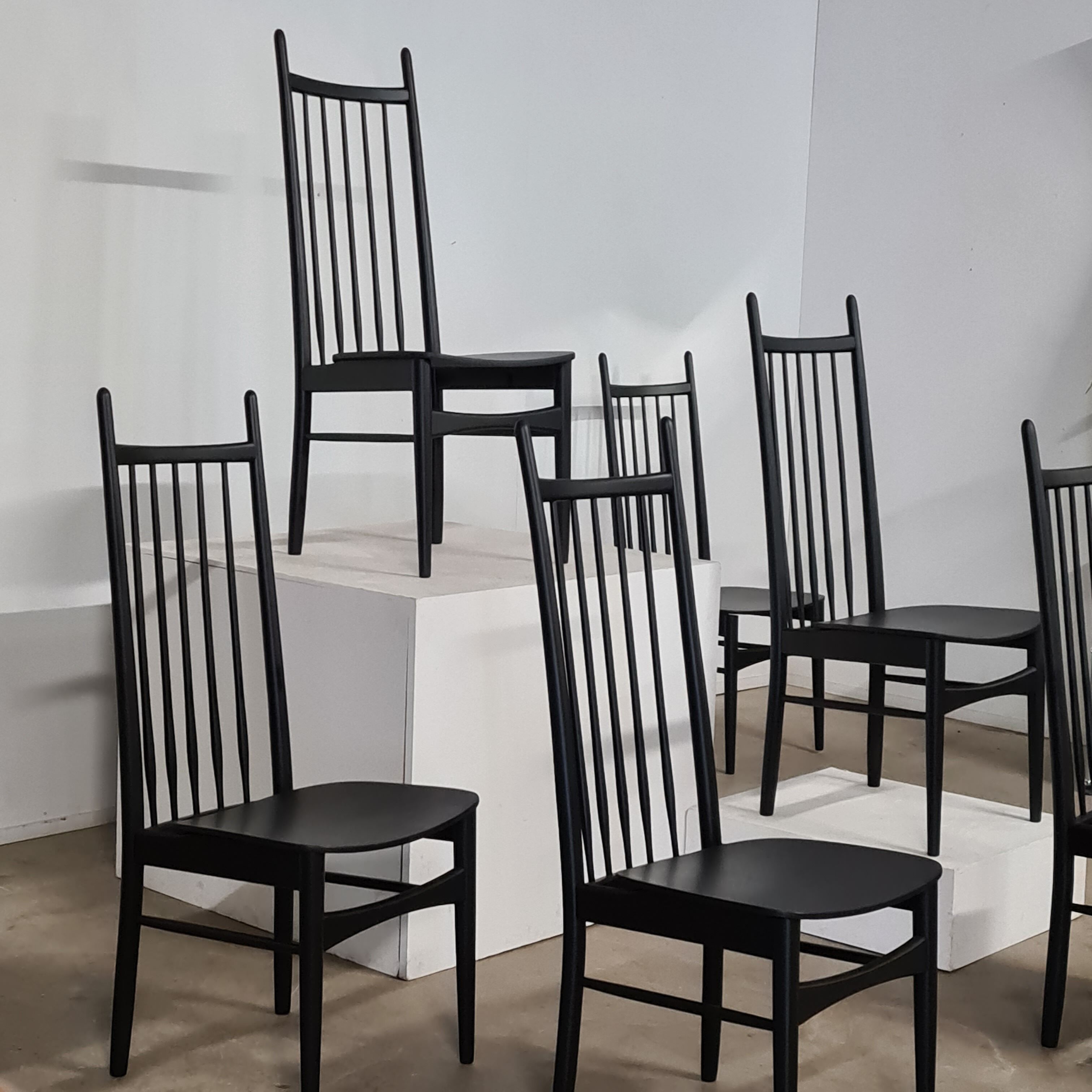 Set de 8 chaises nordiques années 60 haut dossier