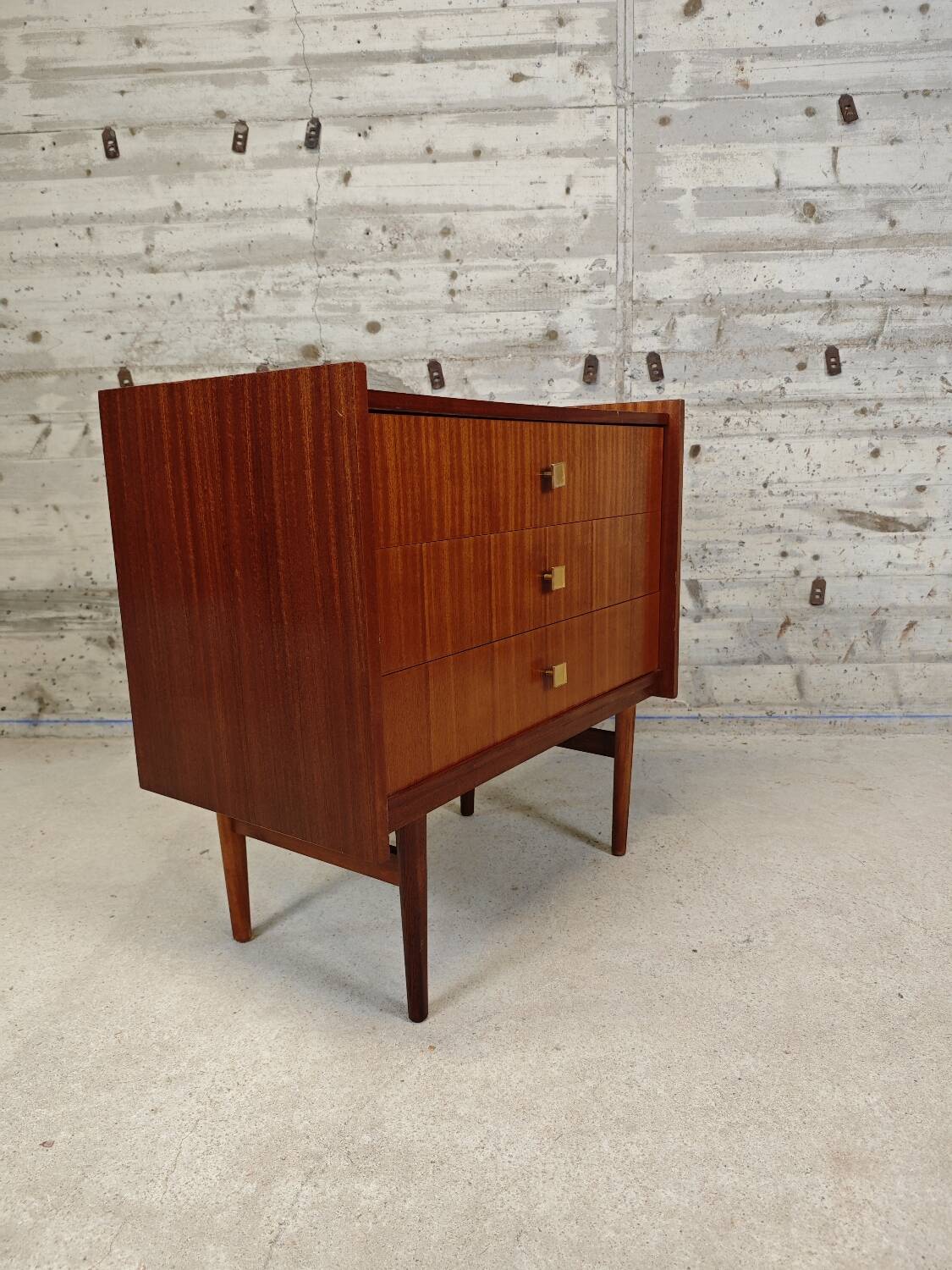 Vintage small-sized chest of drawers