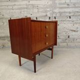 Vintage small-sized chest of drawers