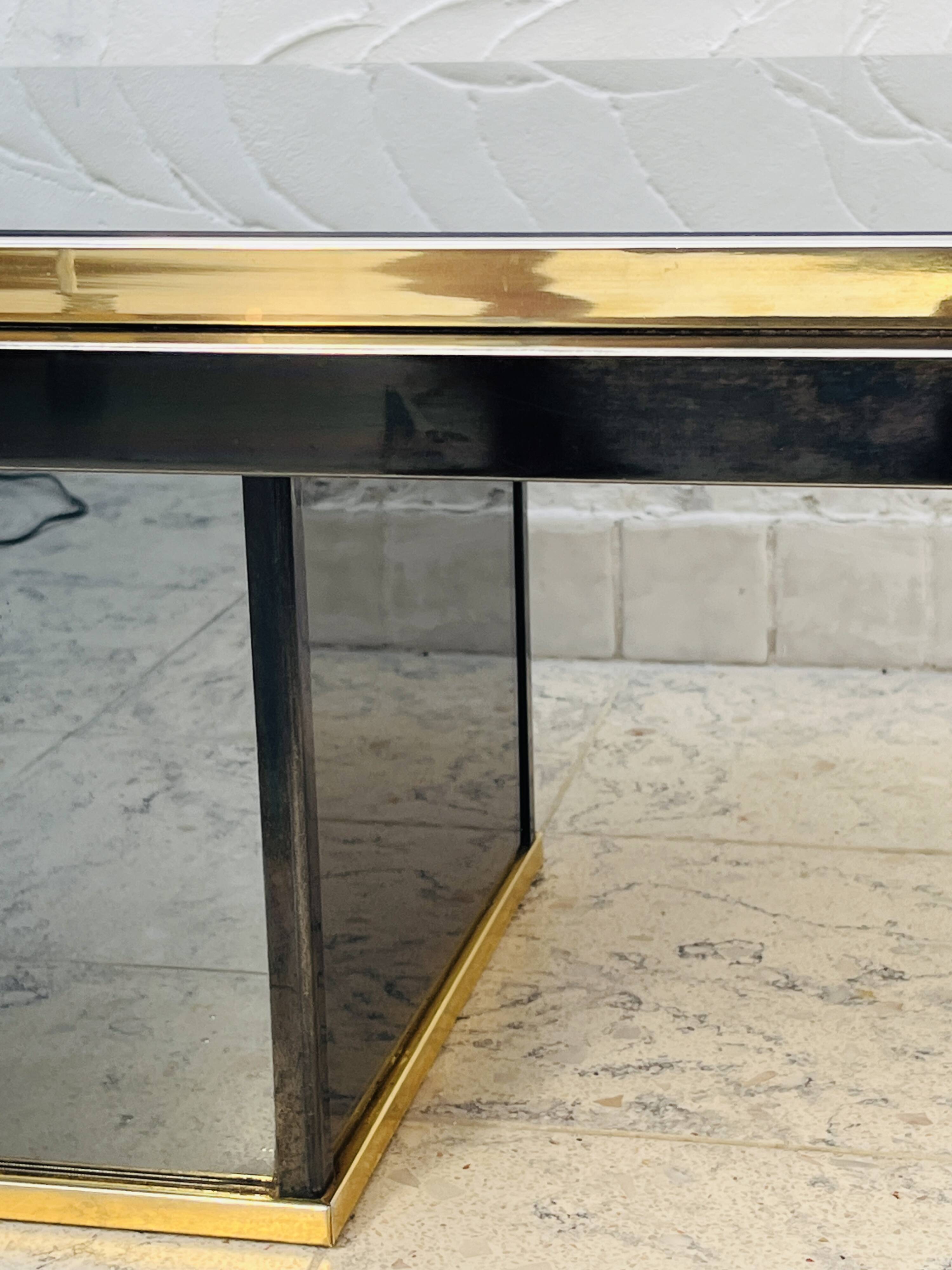 Table basse bicolore en laiton et miroir noir par Fedam