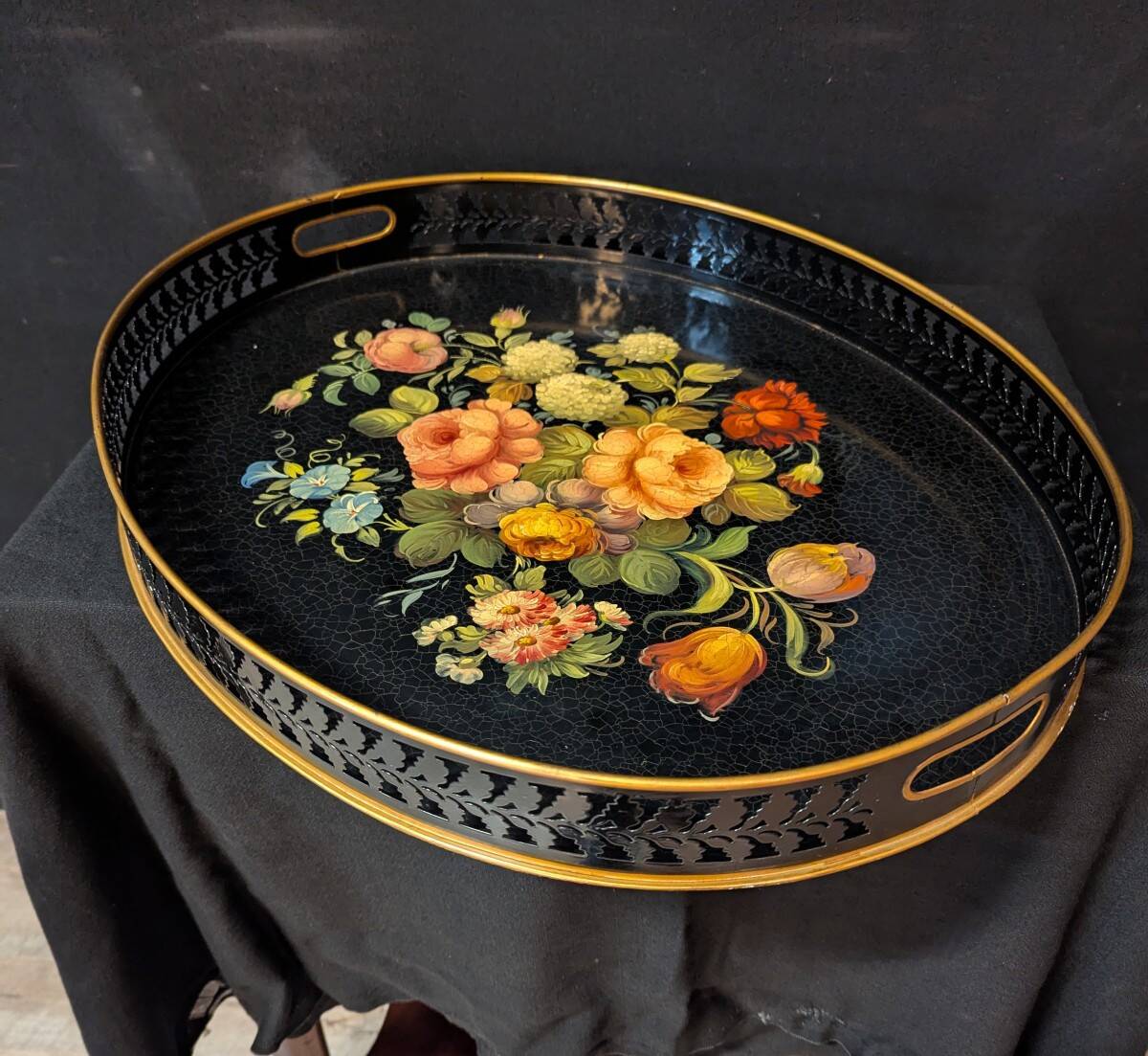 Large oval tray in painted sheet metal, Napoleon III style