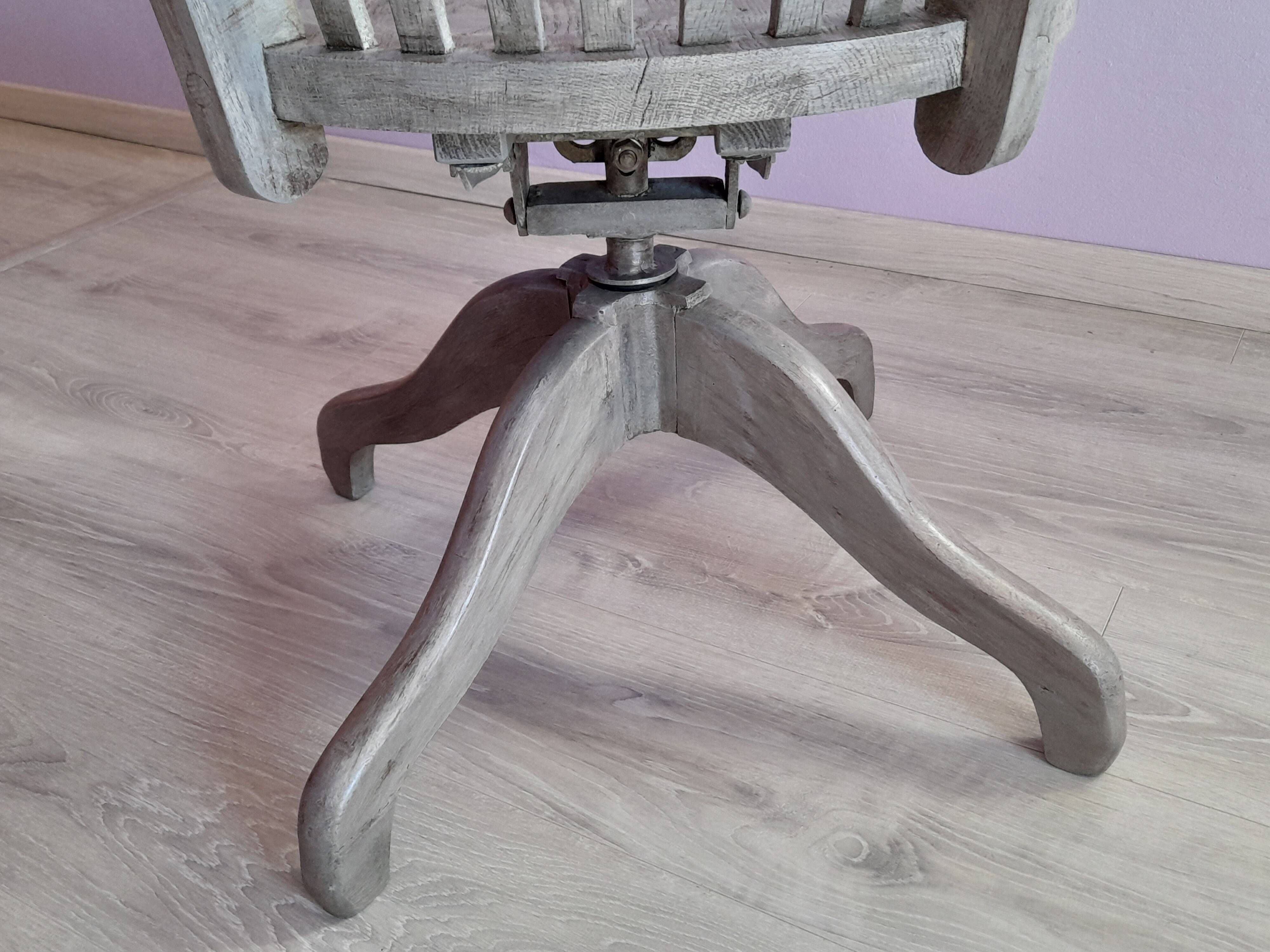 Swivel office chair in gray lacquered wood