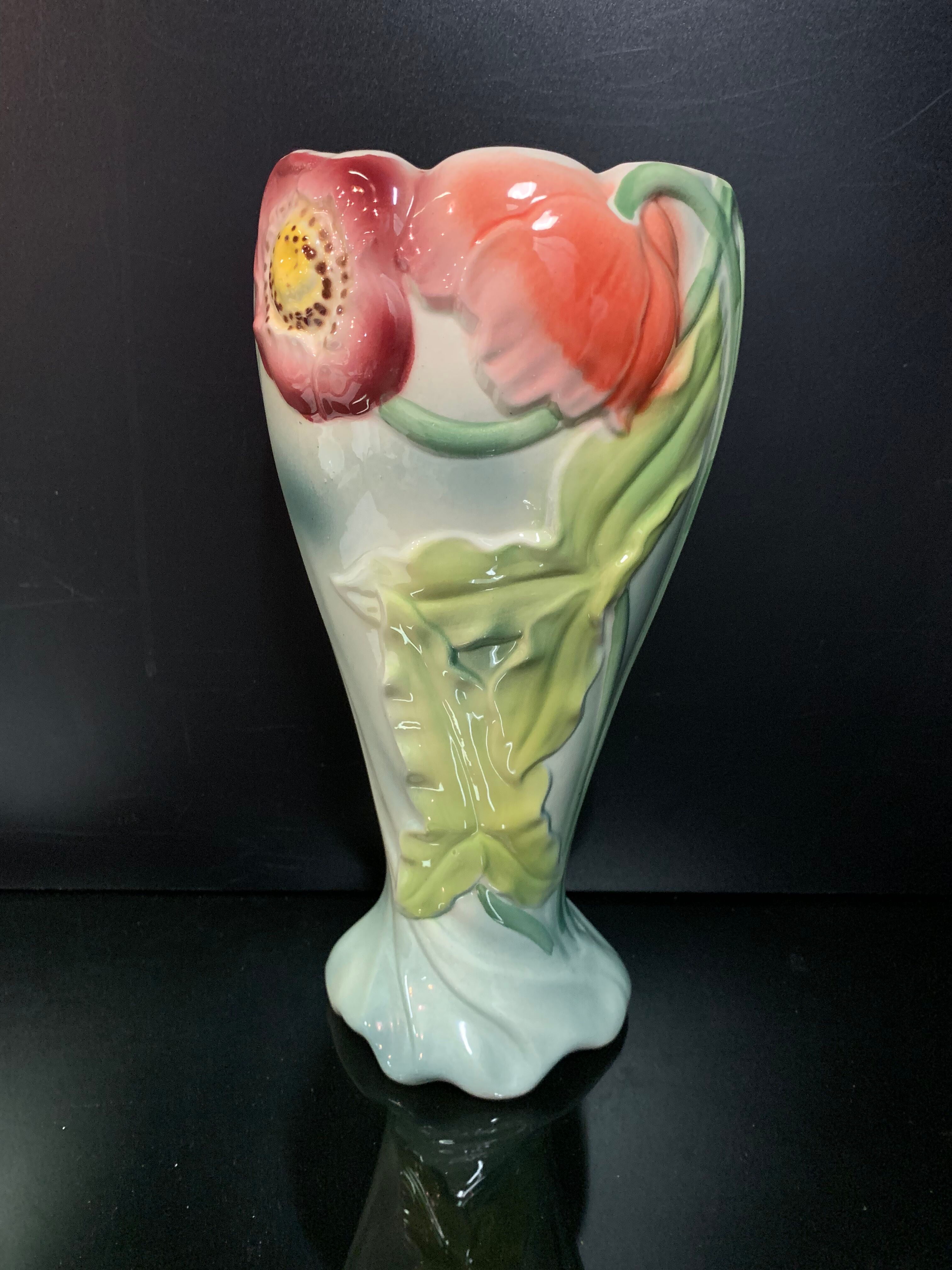 Vase saint clement decoration with flowers