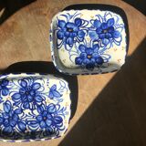 Set of 2 ceramic plates with flower patterns