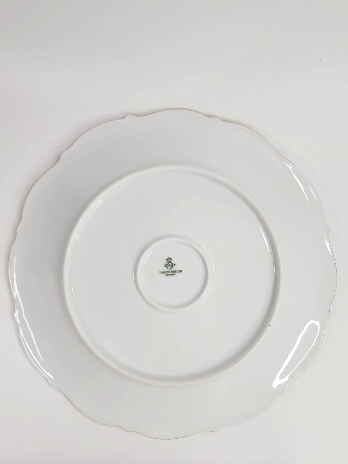 Round antique plate in gilded porcelain, Tirschenreuth, Bavaria