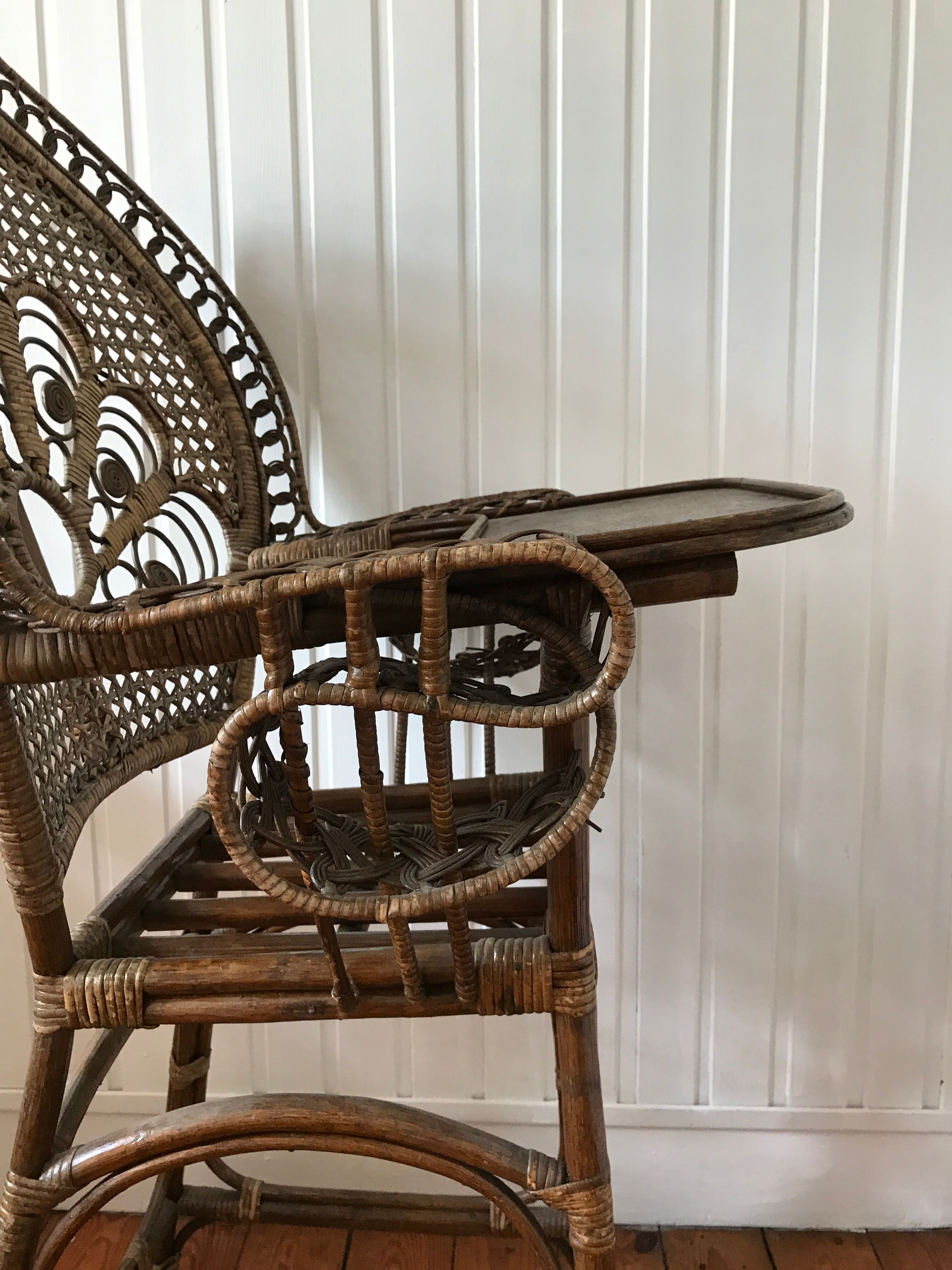 Emmanuelle chair for children