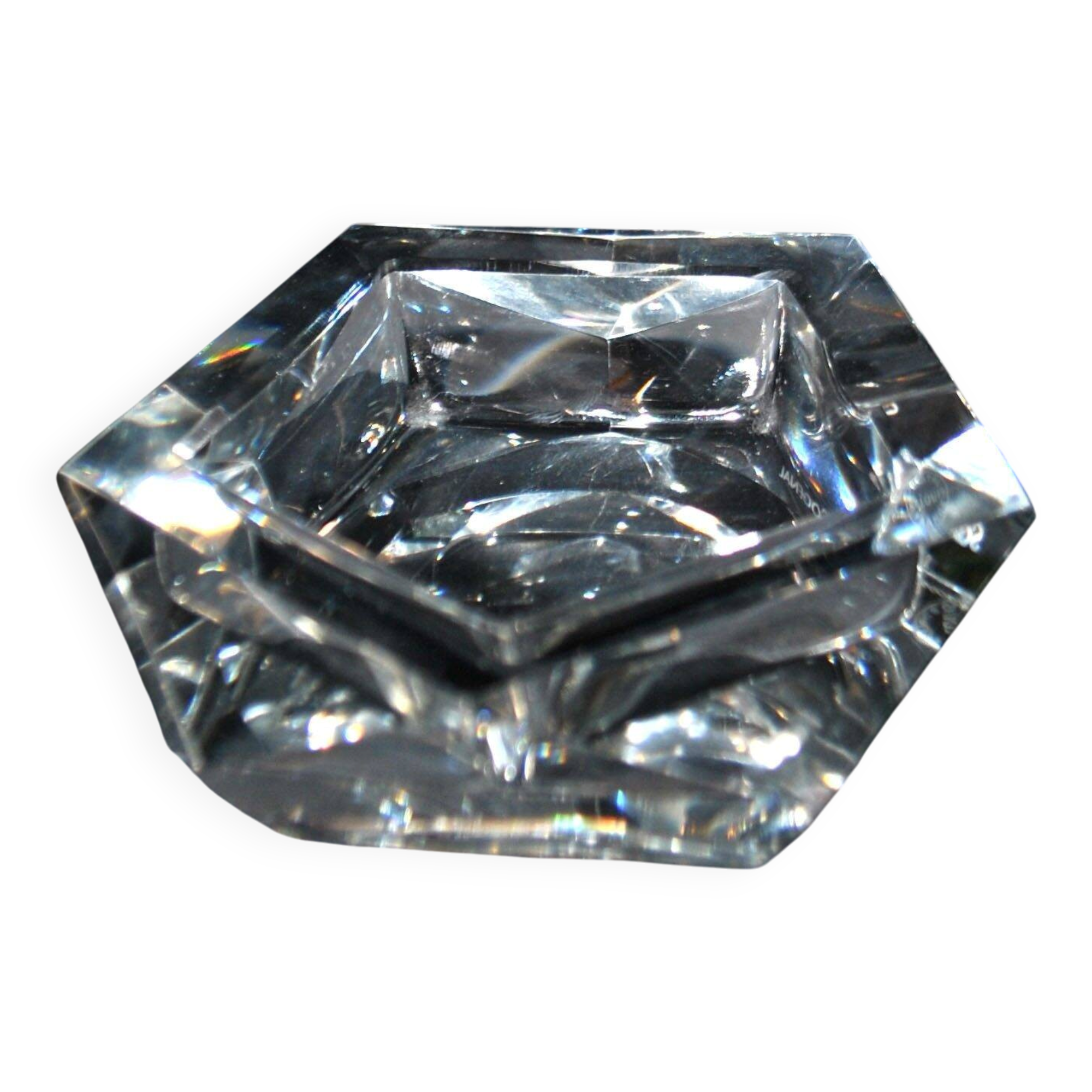 Faceted cut crystal ashtray signed SAINT-LOUIS