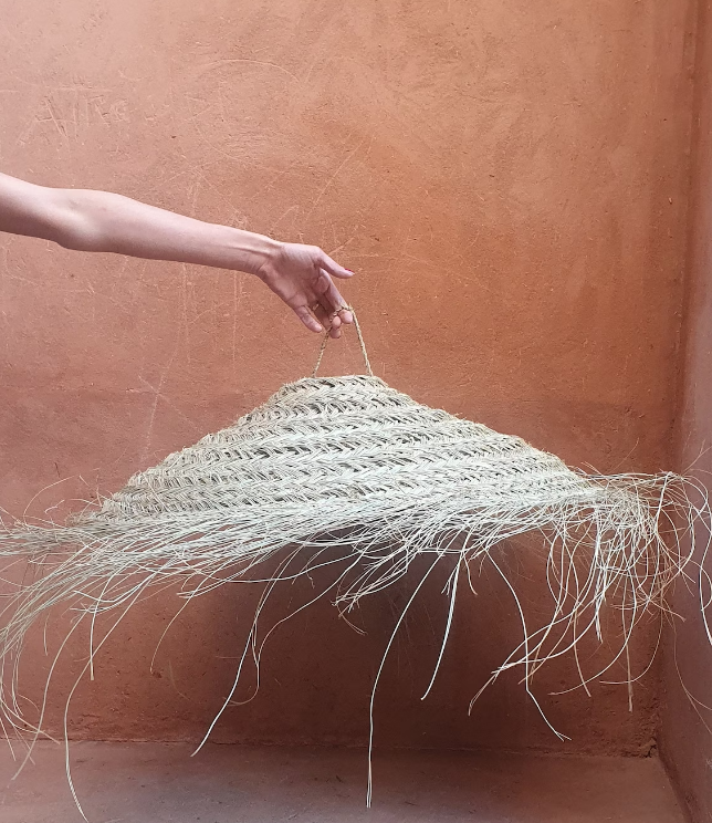 Parasol pendant lamp in braided natural fiber doum straw