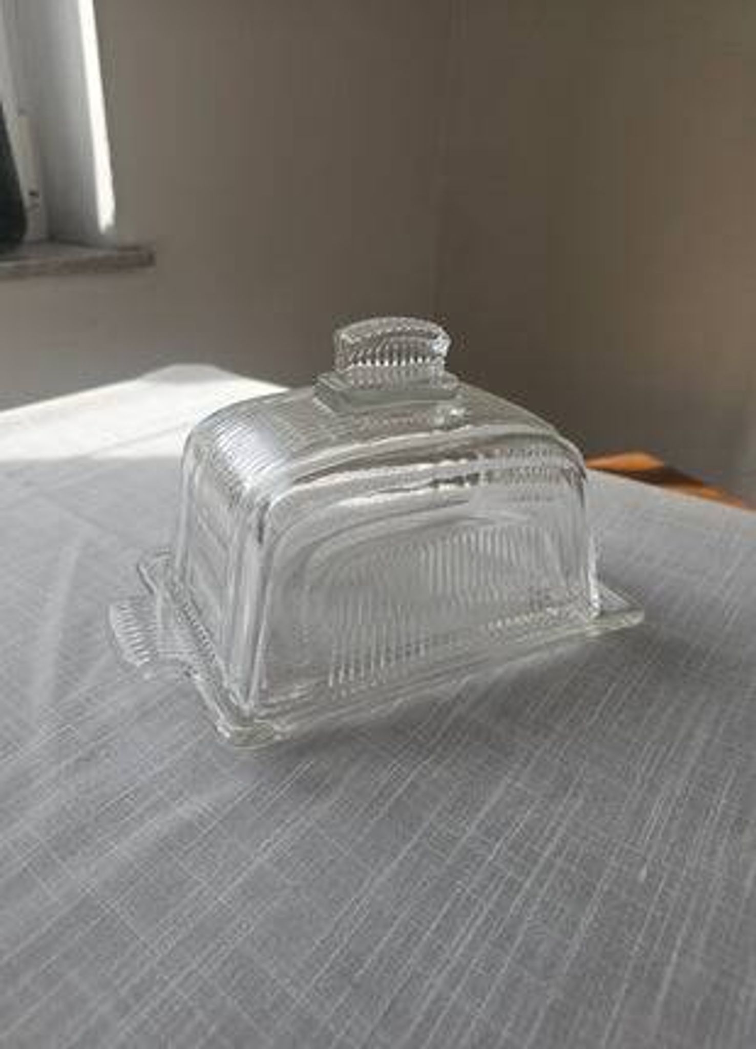 Beurrier vintage en verre pressé strié