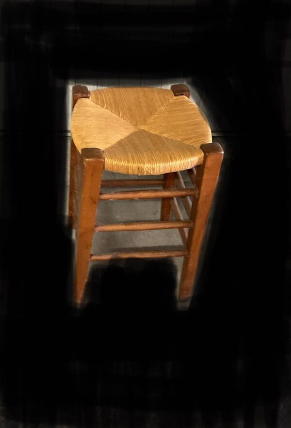 Tabouret vintage en bois et paille