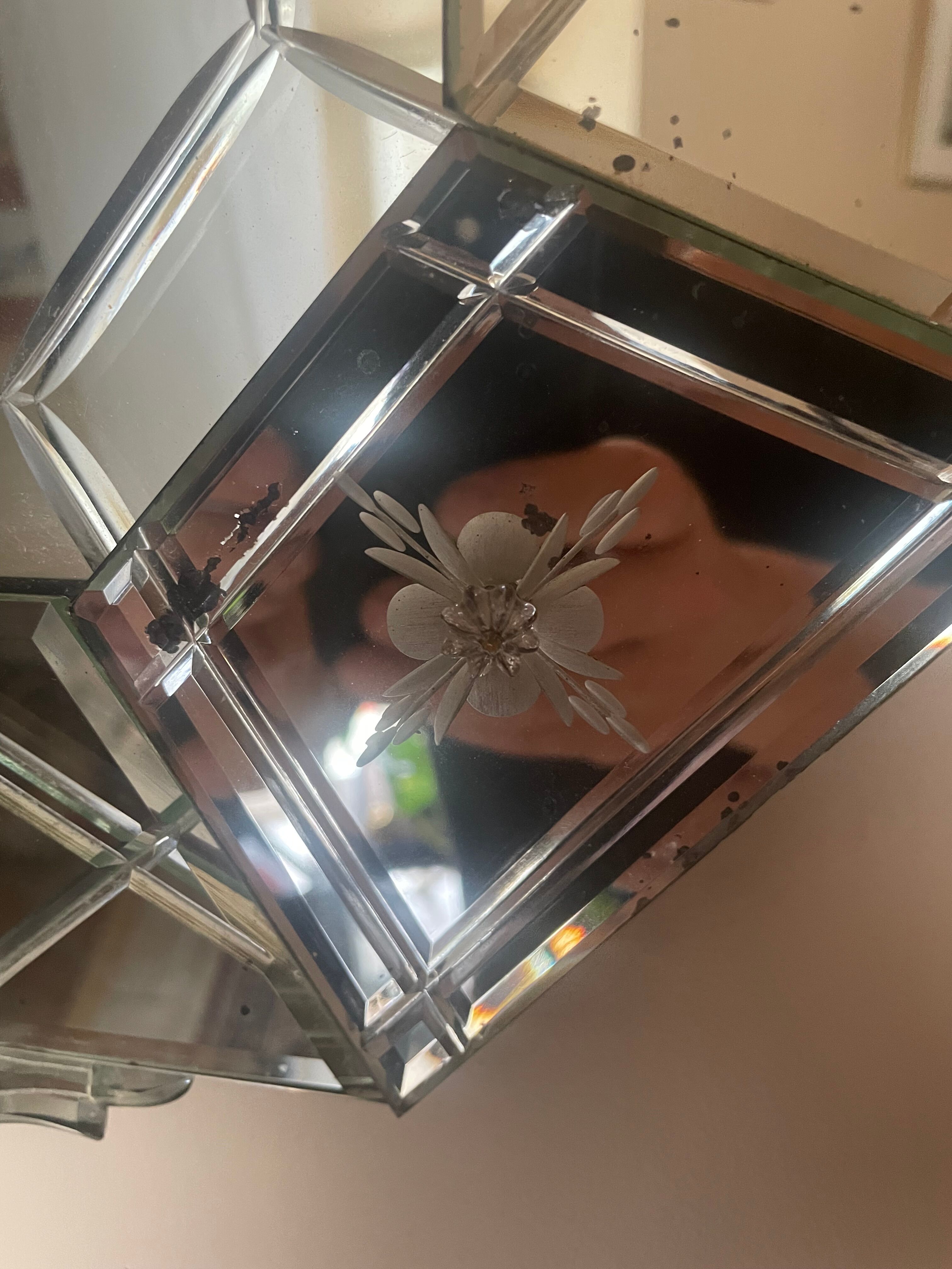 Venetian mirror with pareclose 19th / 20th century Height 80 cm