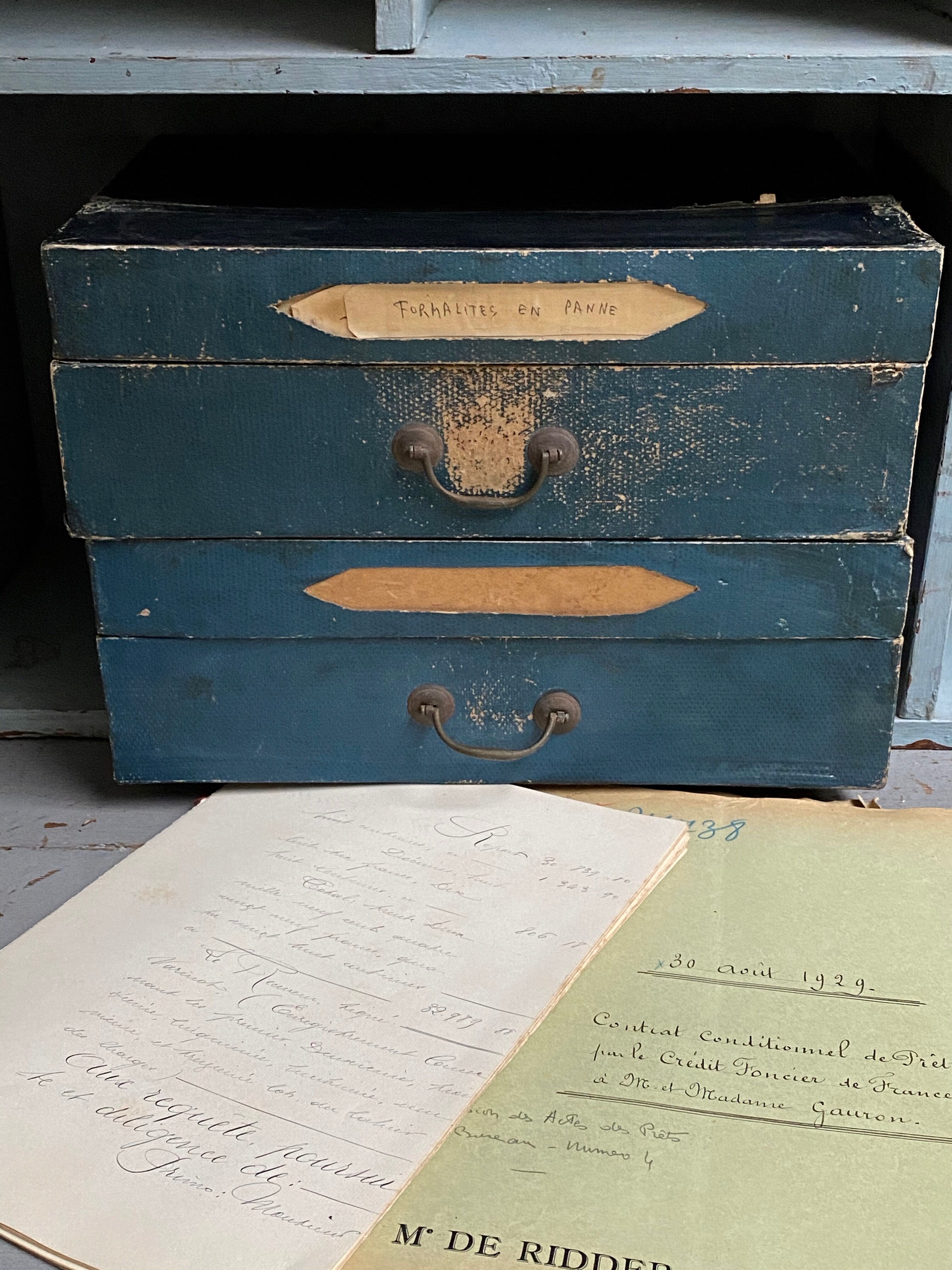 Former notary cardboard maker