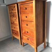 Paire de  chiffoniers 5 tiroirs en pin  . années 80