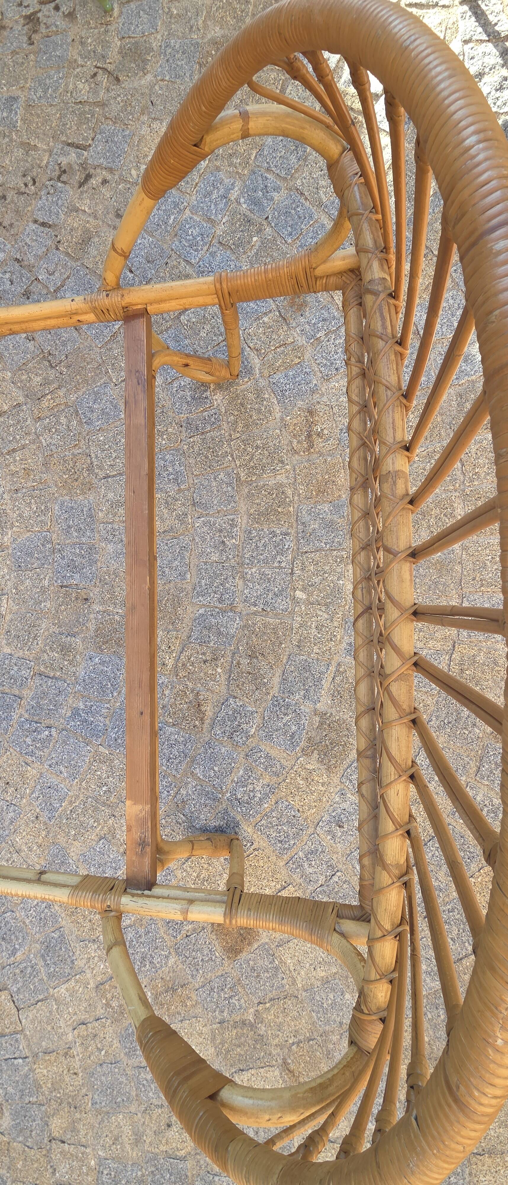 Read a vintage rattan person.