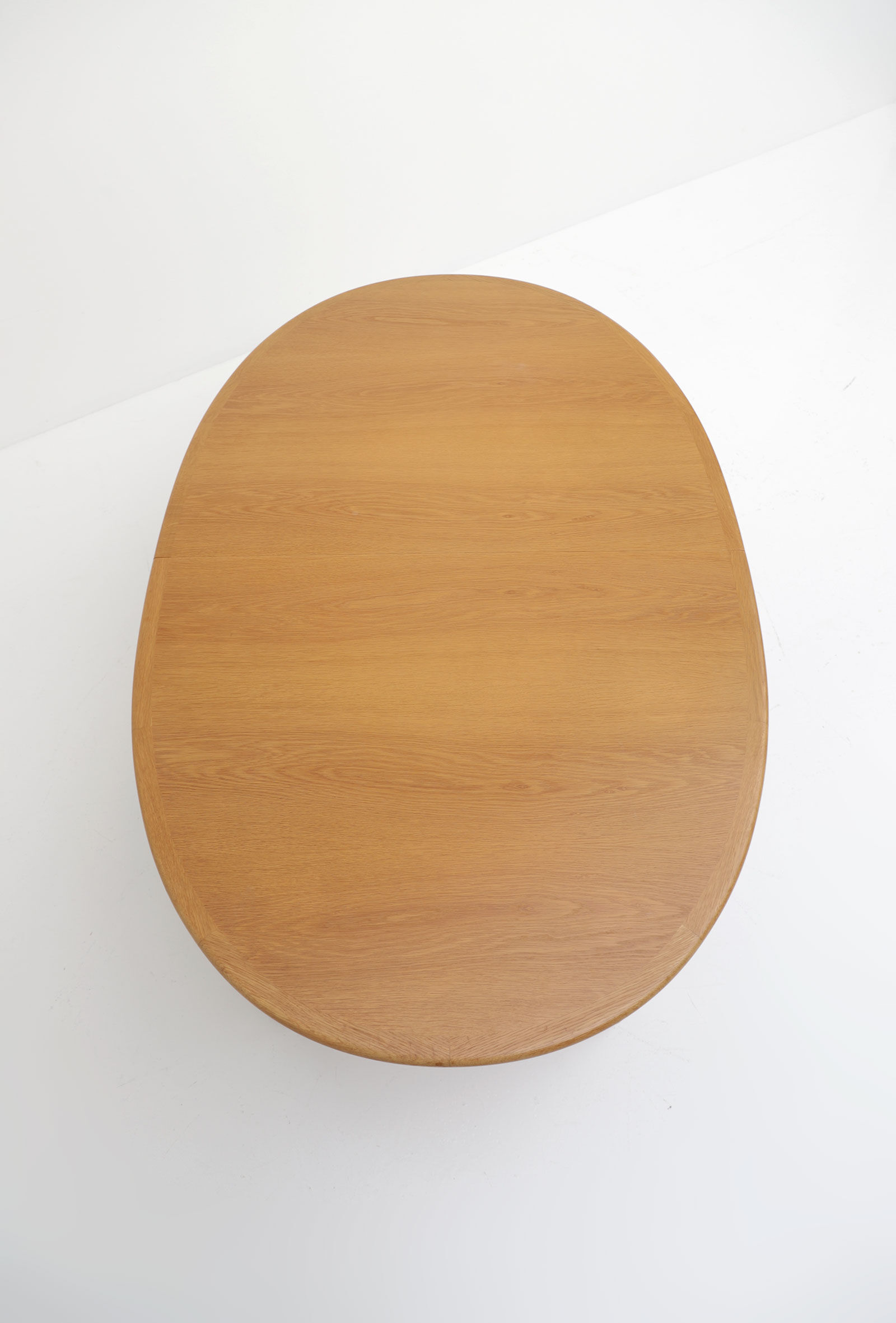Extendable dining table by Van Den Berghe pauvers