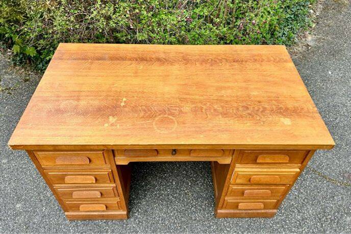 Petit bureau à caissons américain meuble ancien bois art décoratif deco années 50 indus métier atelier administration