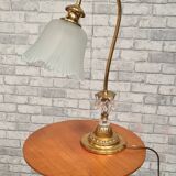 Large brass lamp with tassels 1970 to 80 and opaque molded glass, very good condition, electric ok, elegant