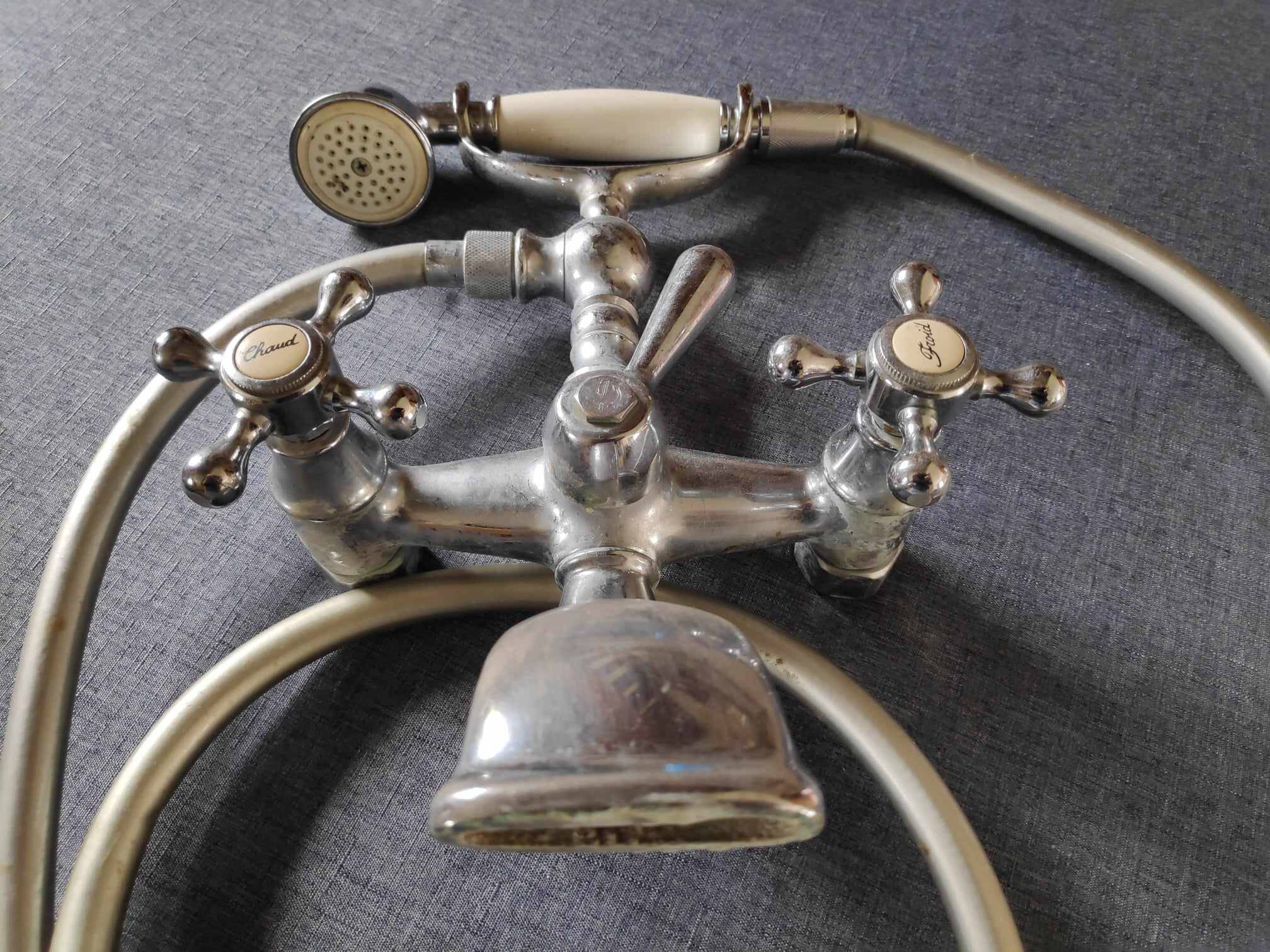 Old mixer tap + 2 shower heads with flexible hoses