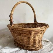 Panier vintage en osier tressé