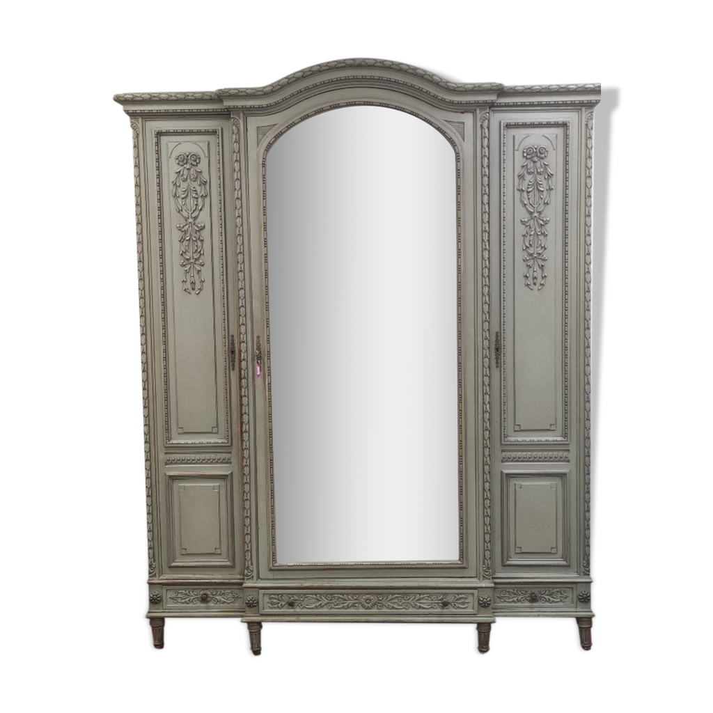 Armoire 3 portes, 3 tiroirs de style Louis XVI patiné Selency