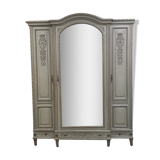 Armoire 3 portes, 3 tiroirs de style Louis XVI patiné