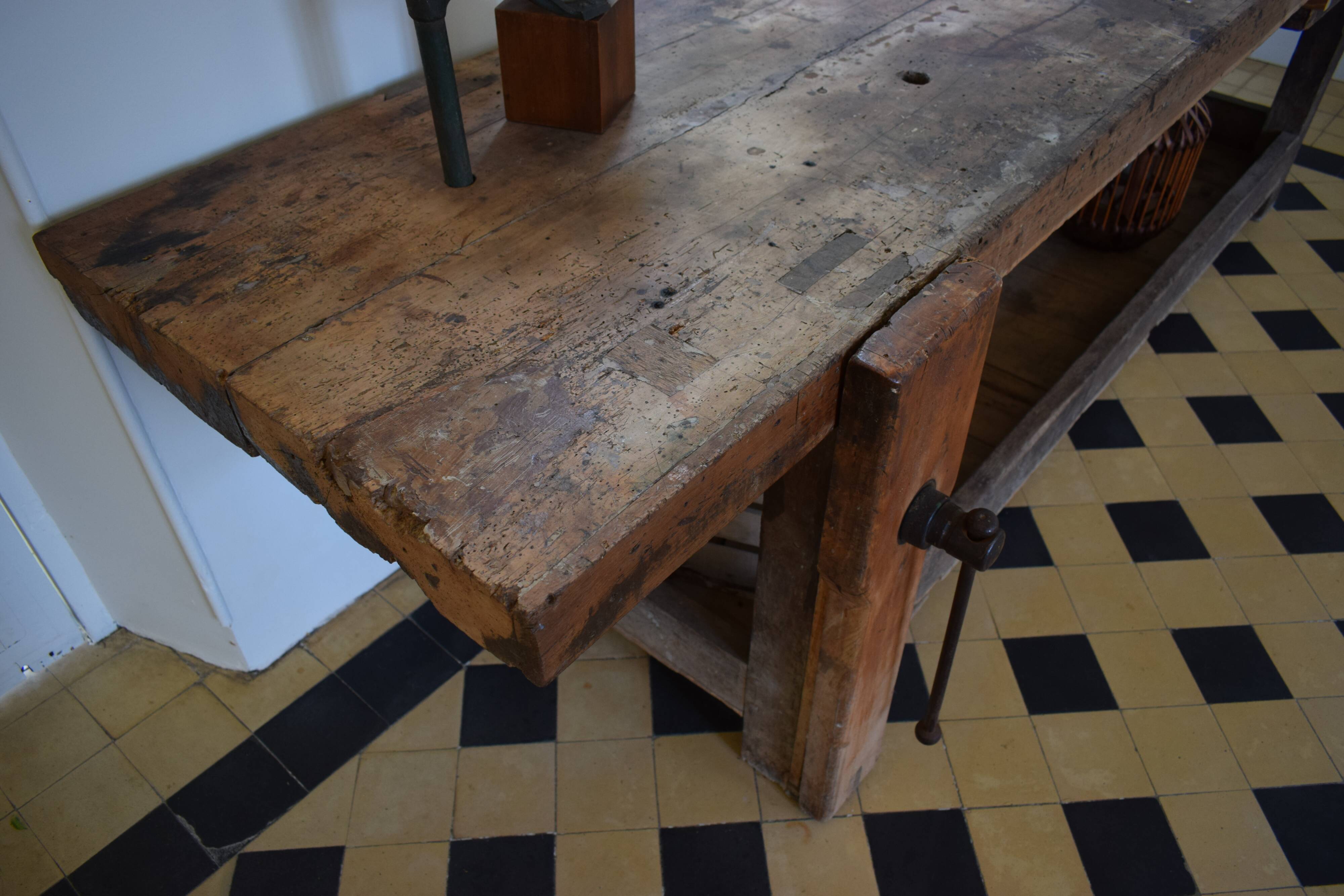 Carpenter's establishment 3 meters