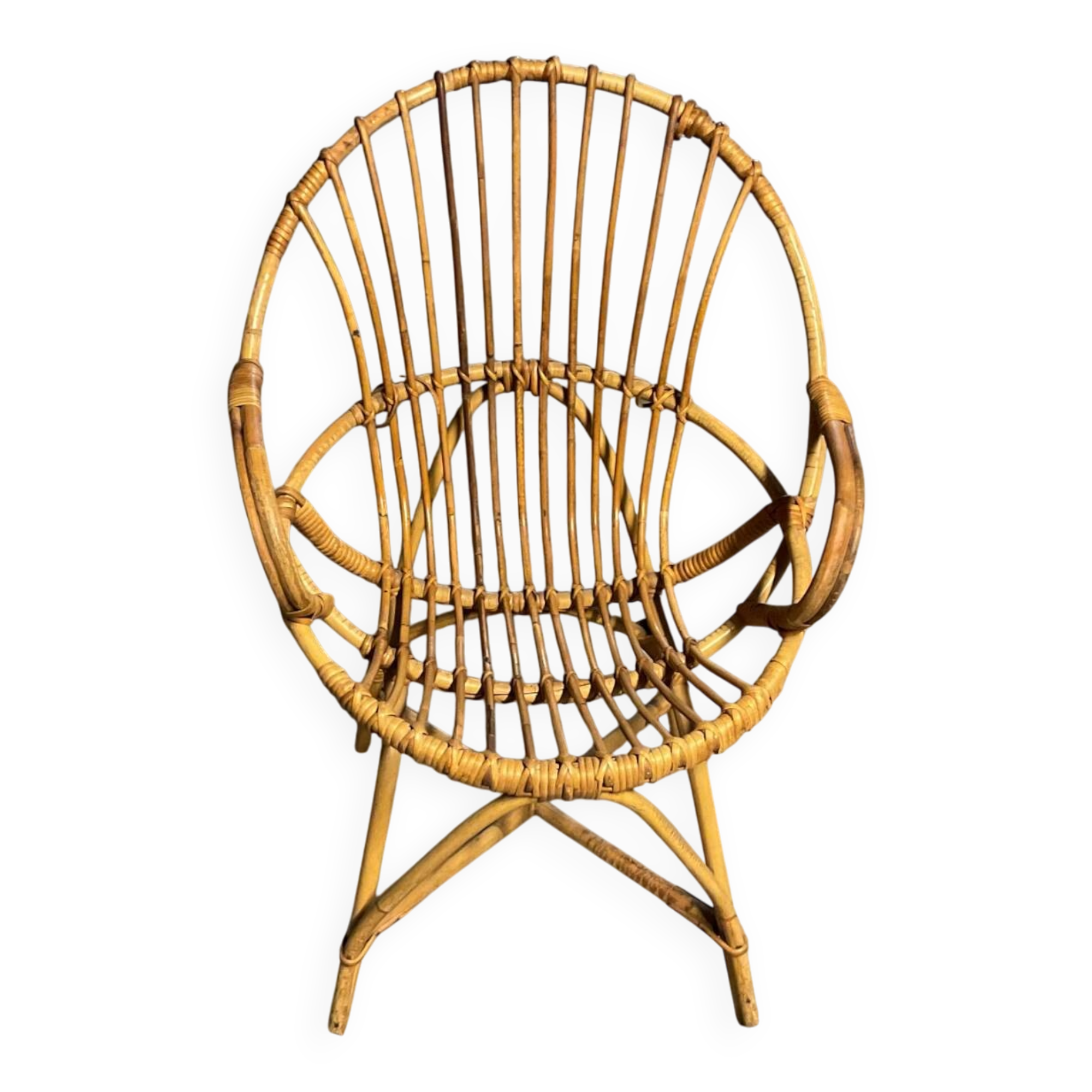Wicker and rattan shell chair from the 1960s/70s, in very good condition.