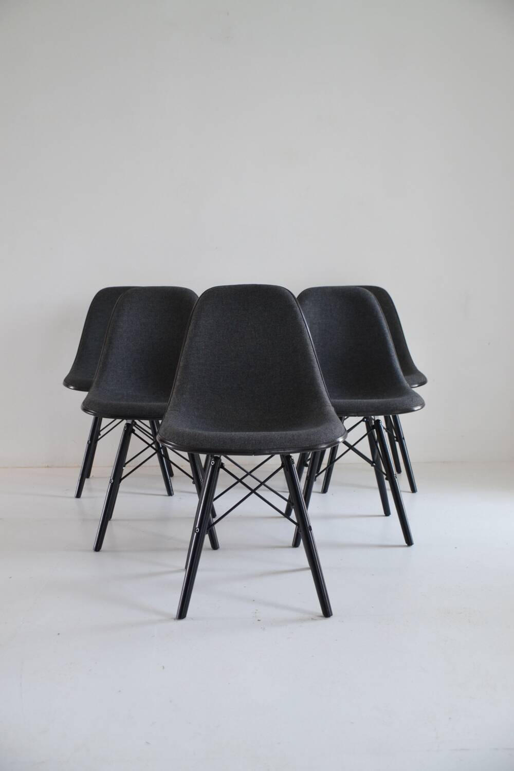 6 Charles EAMES fiberglass chairs by Vitra