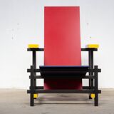 Red and blue chair Gerrit Rietveld by Cassina