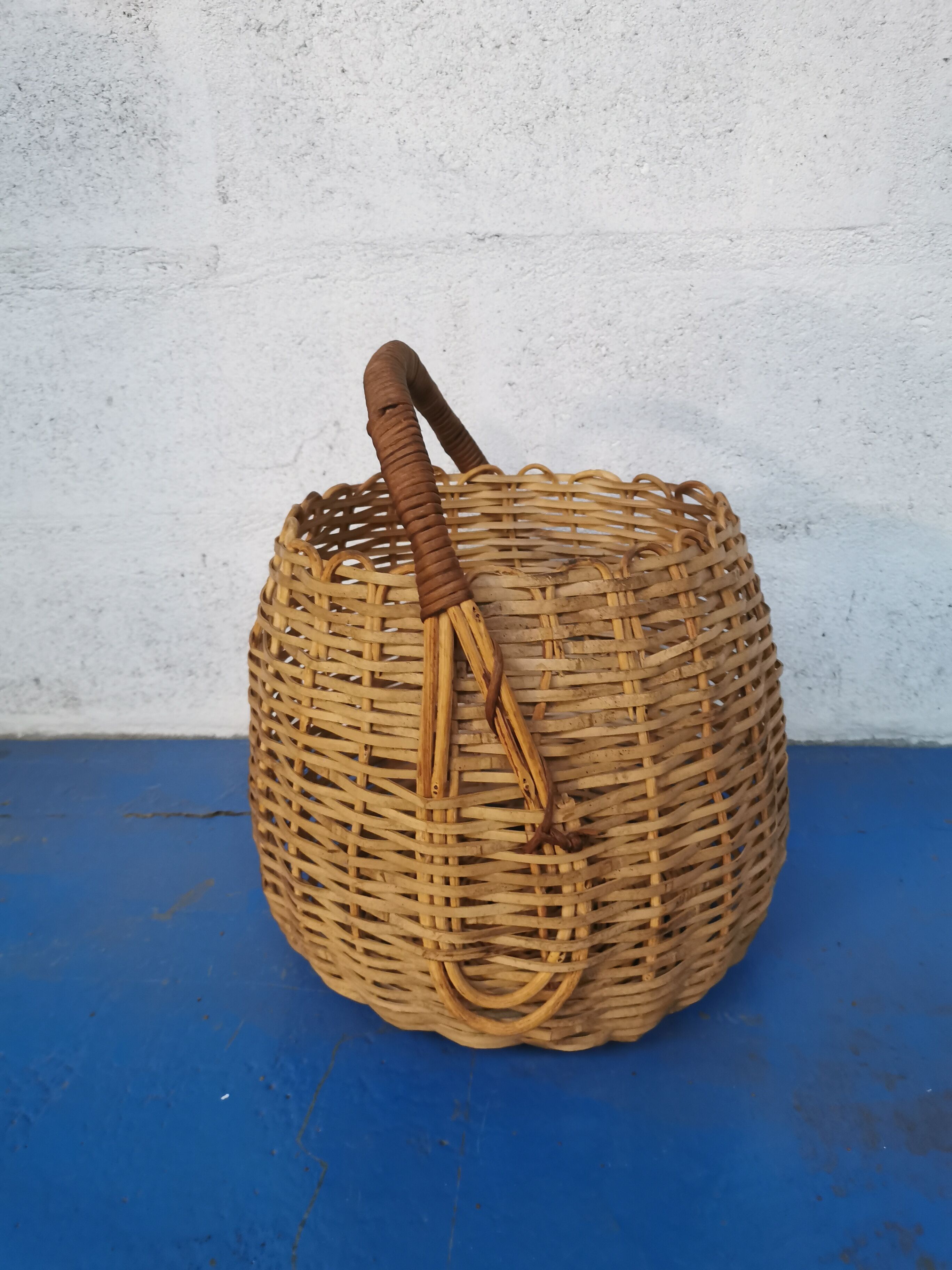 Rattan round basket