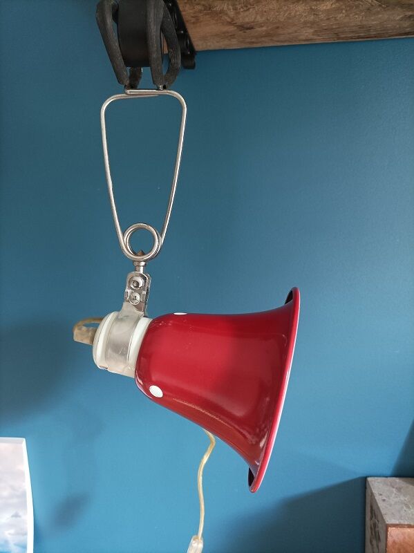 Bedside lamp clamp metal red