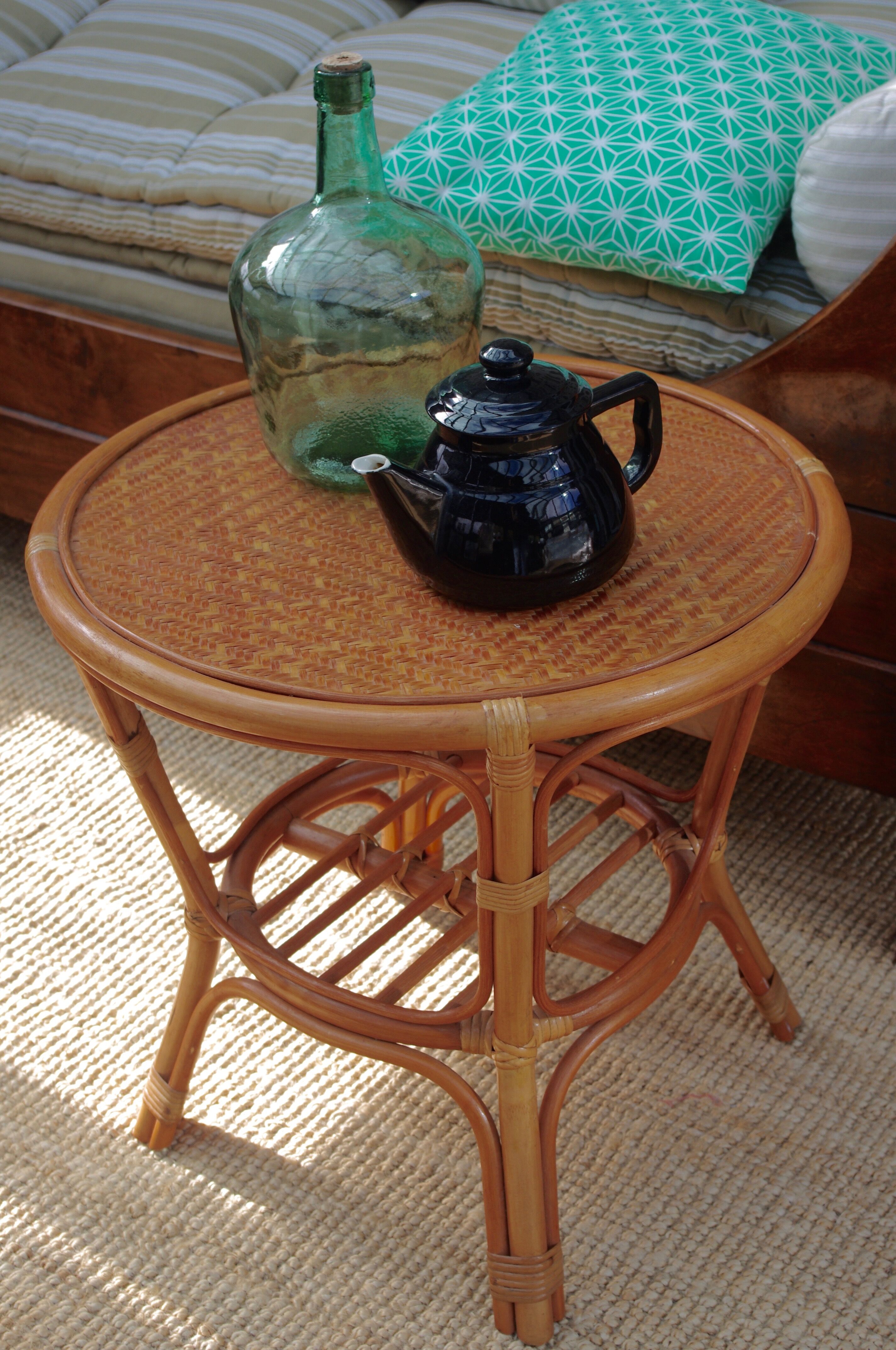 Table appoint ronde en rotin