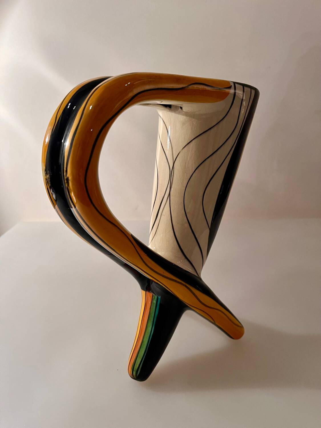 vase tripode vintage signé Vallauris