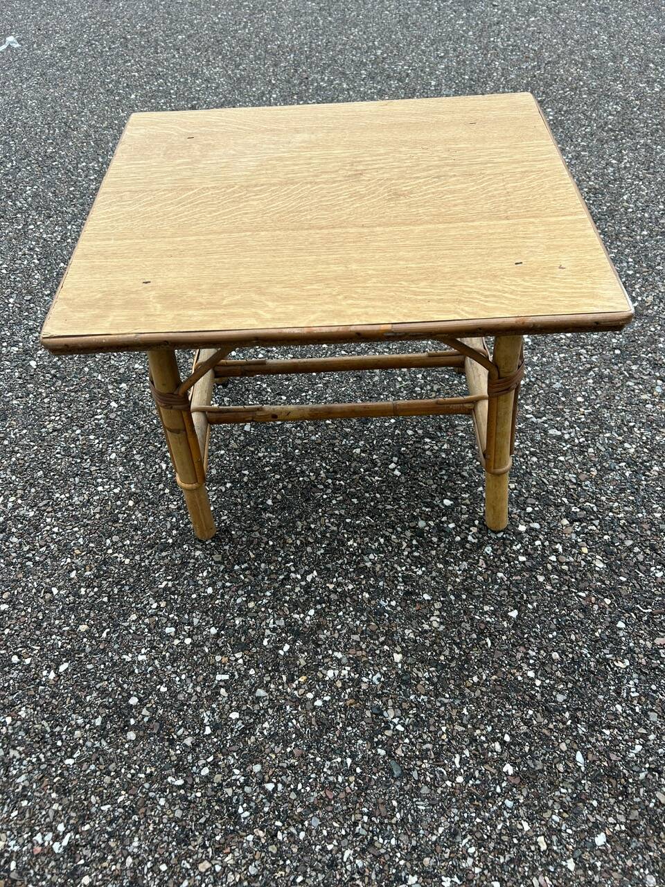 Bureau et chaise enfant en rotin