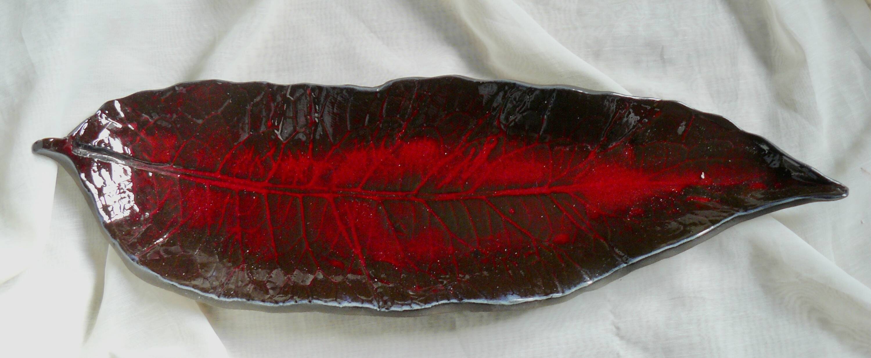 Vintage 1980s ceramic dish in the shape of a banana leaf